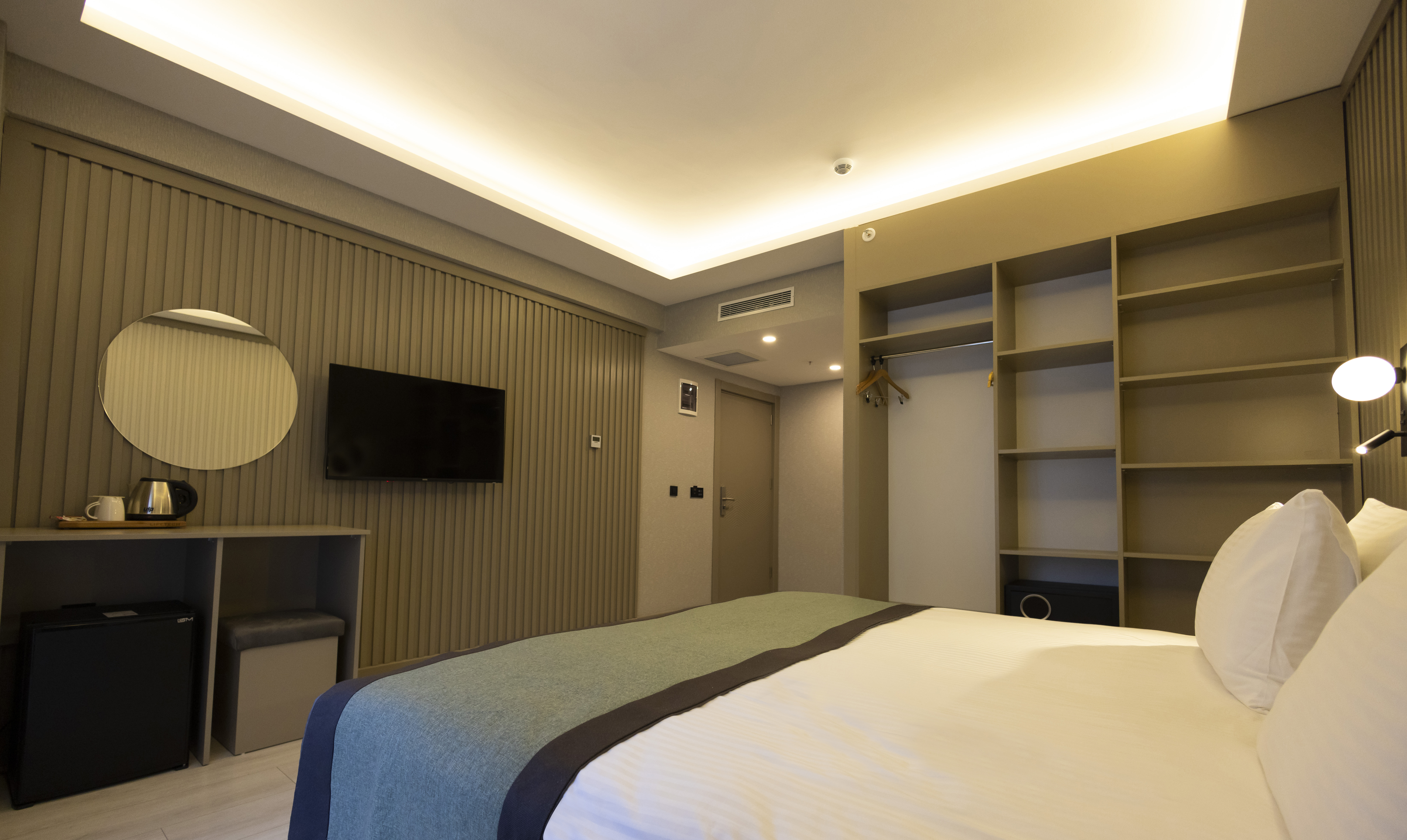 Double Queen Size Bed