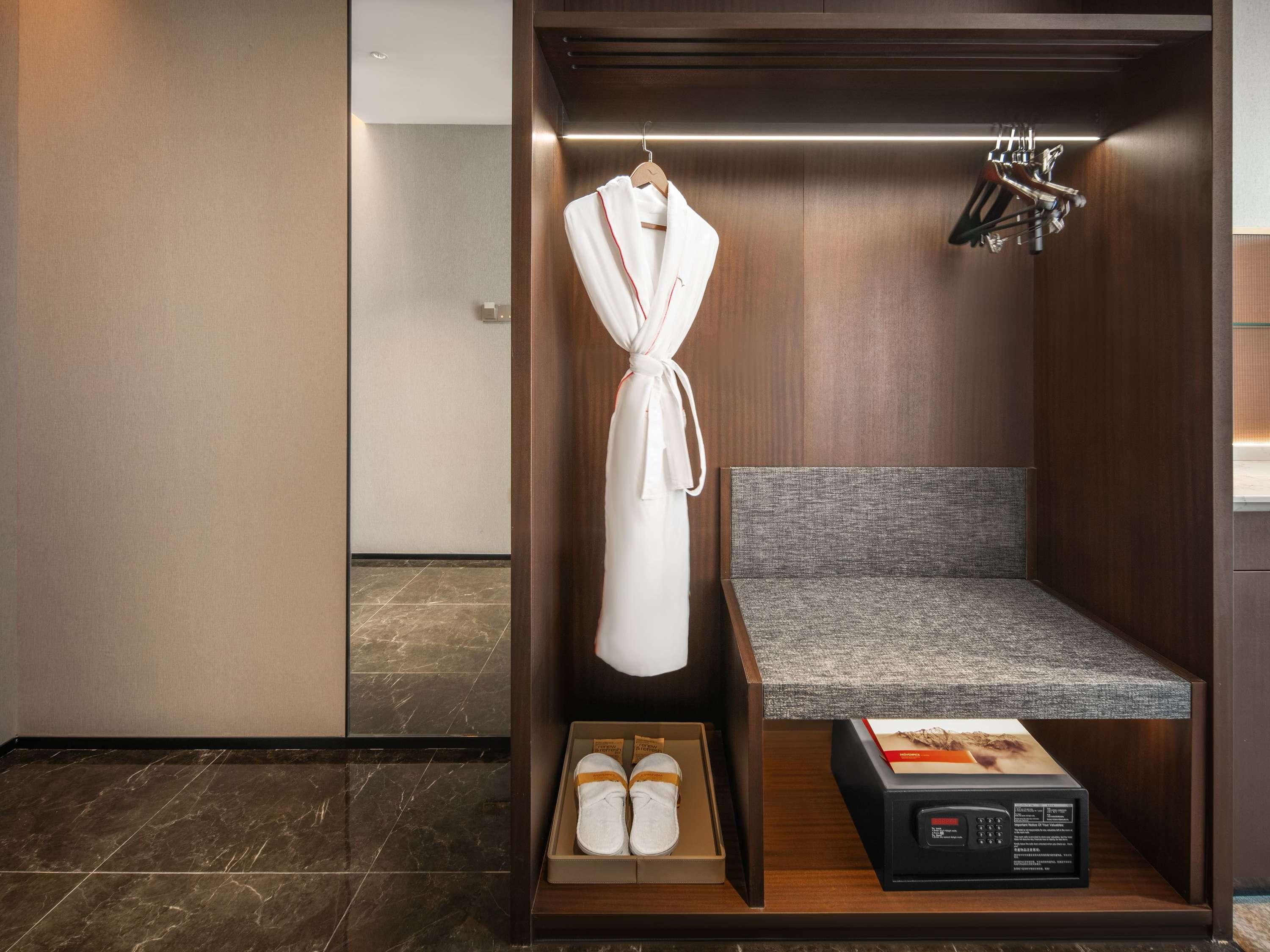 Double Deluxe King Bed