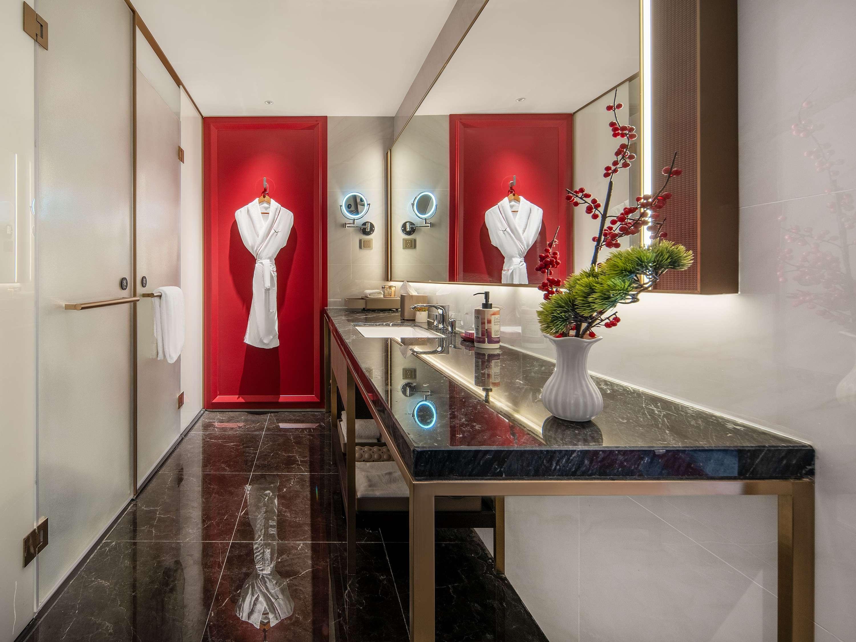 Double Deluxe King Bed