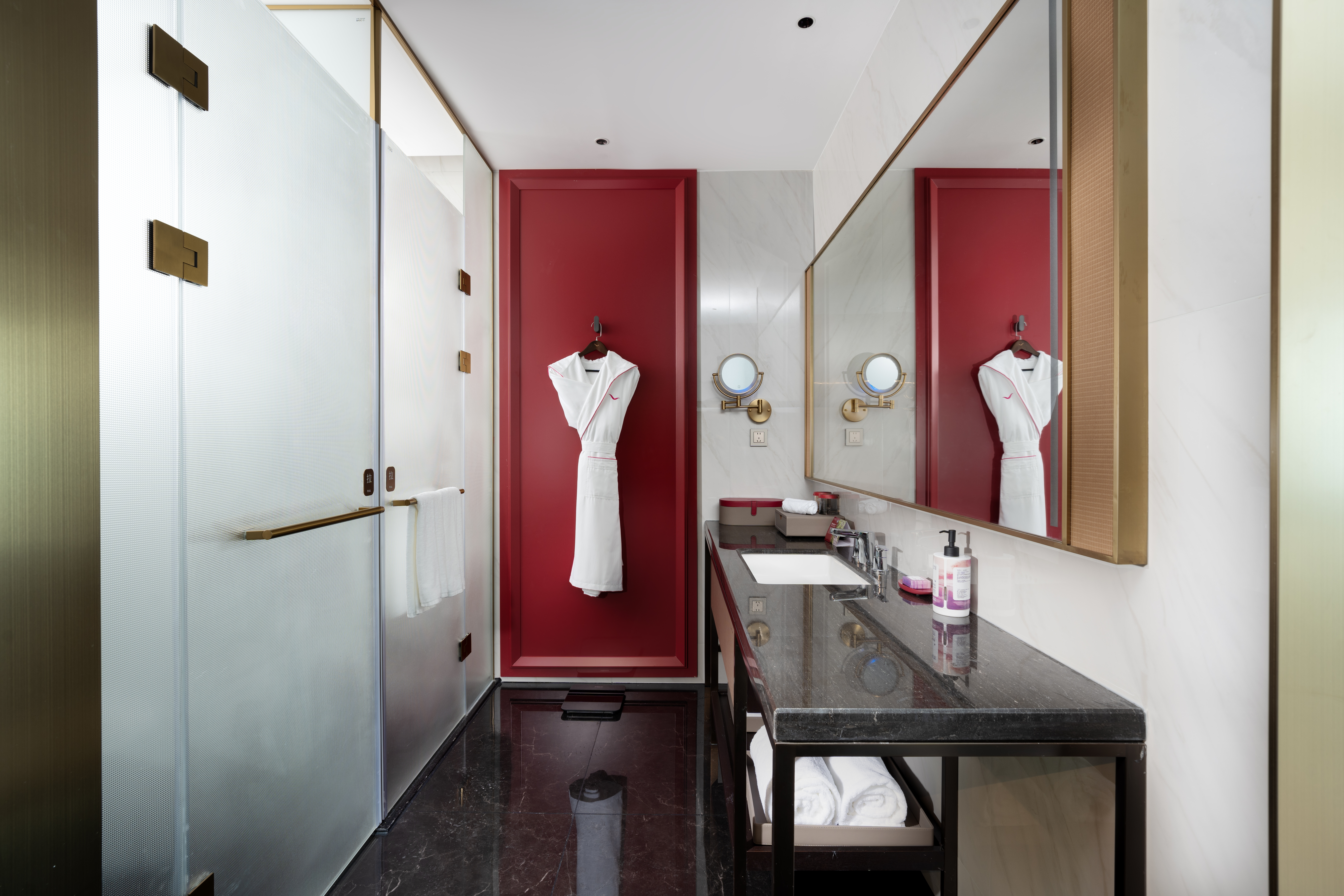 Double Deluxe King Bed