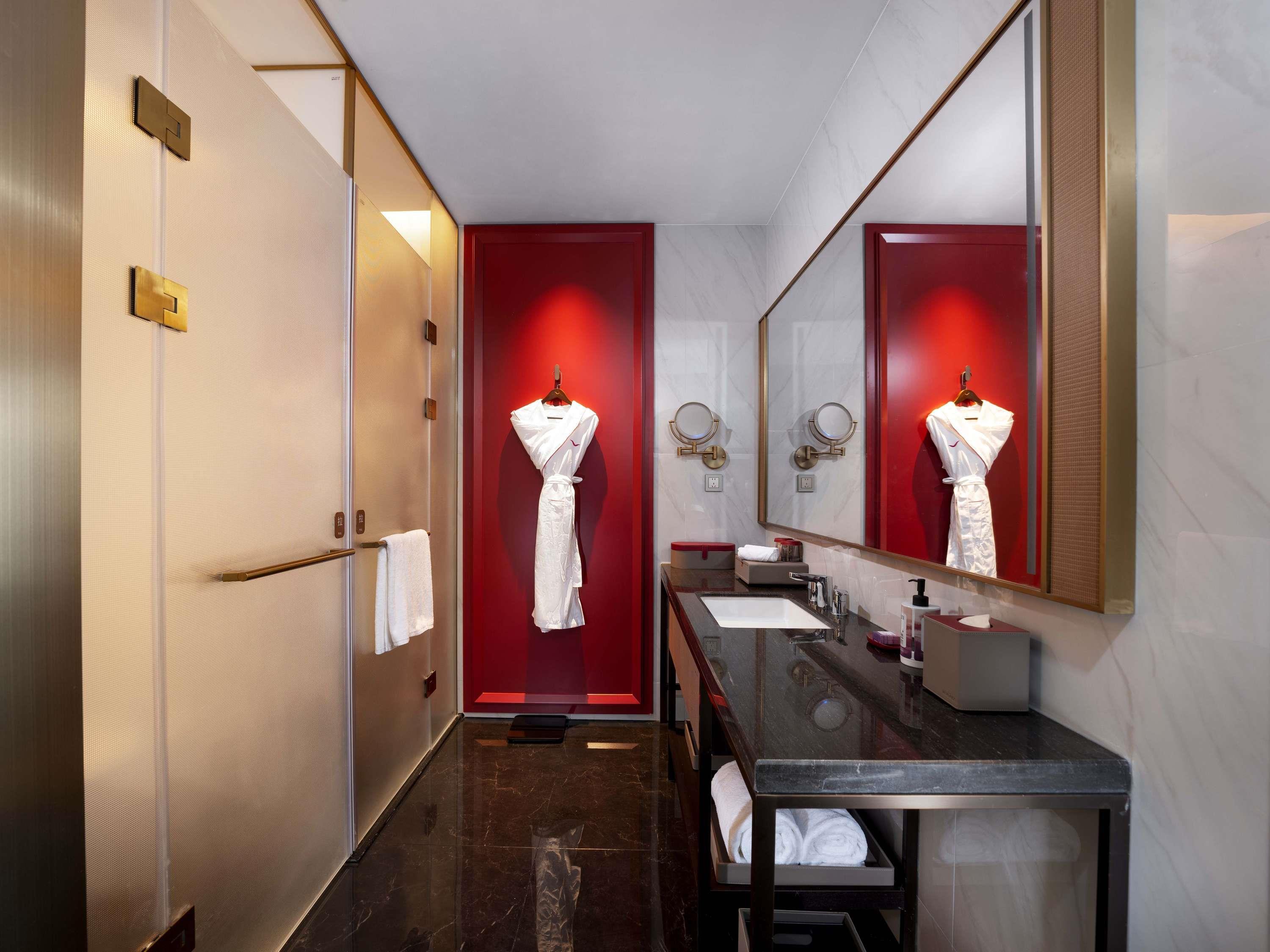 Double Deluxe King Bed