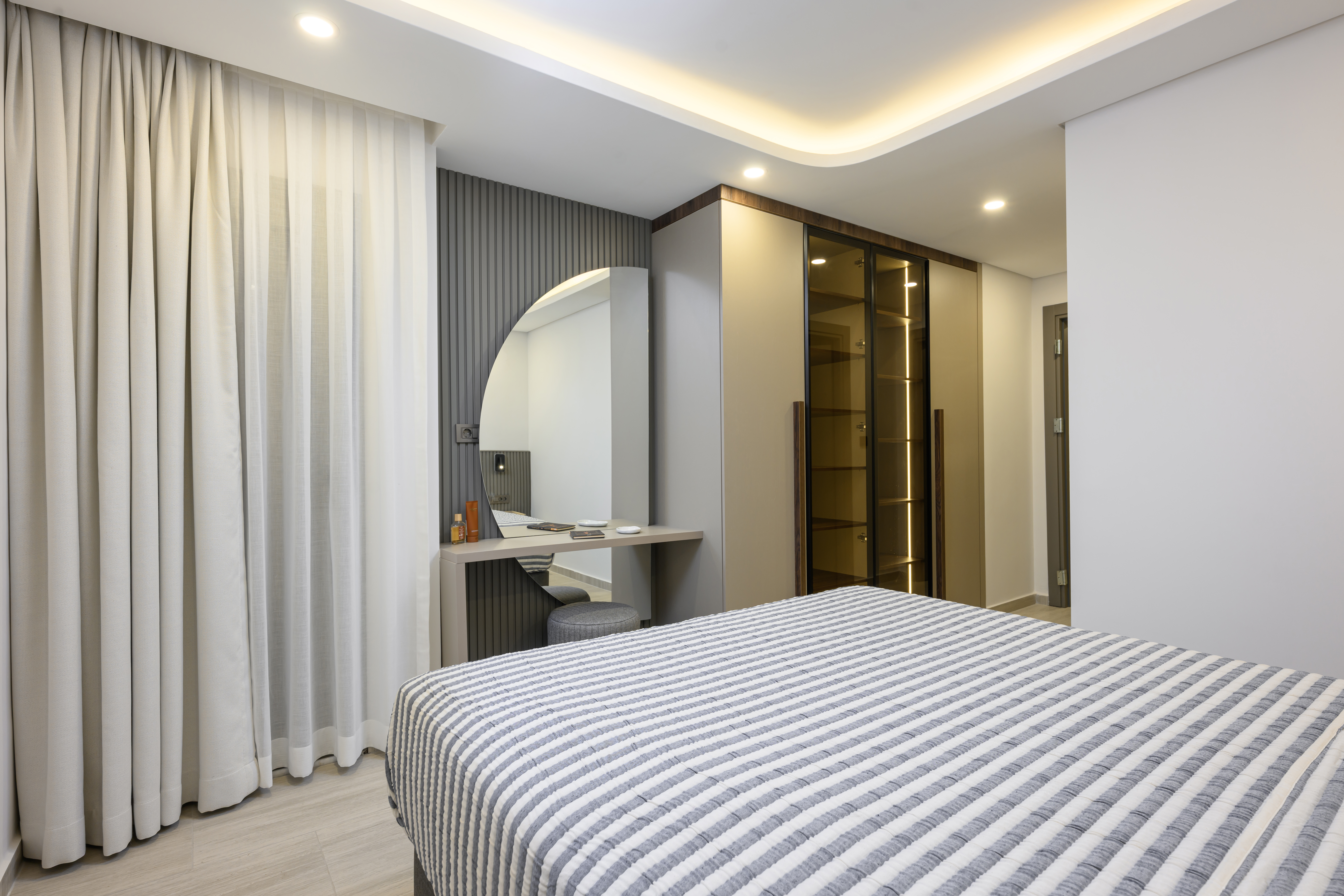 Apartment Three Bedrooms Two Bathrooms