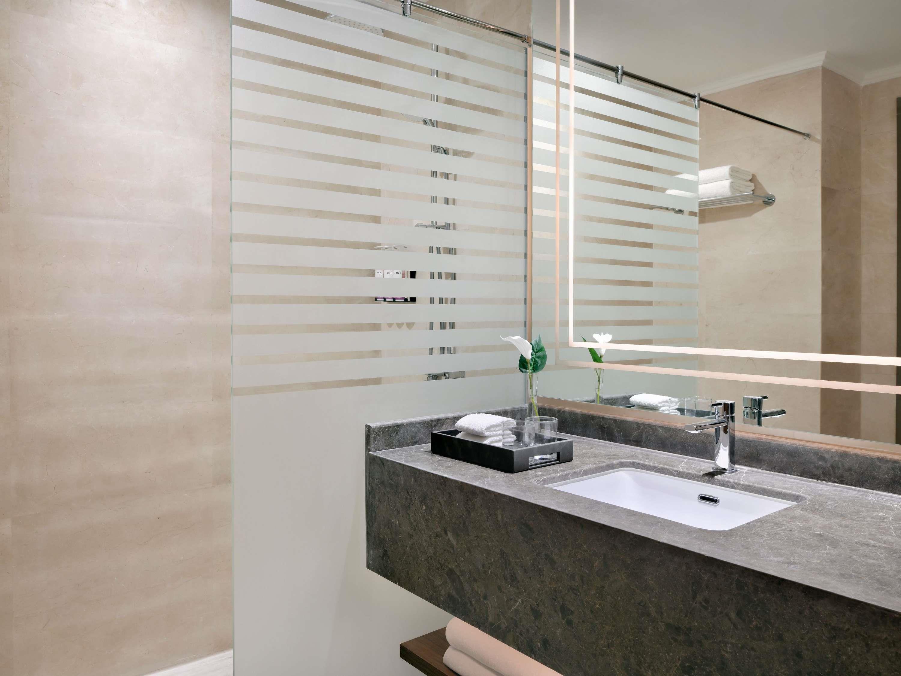 Junior Suite Queen Size Bed