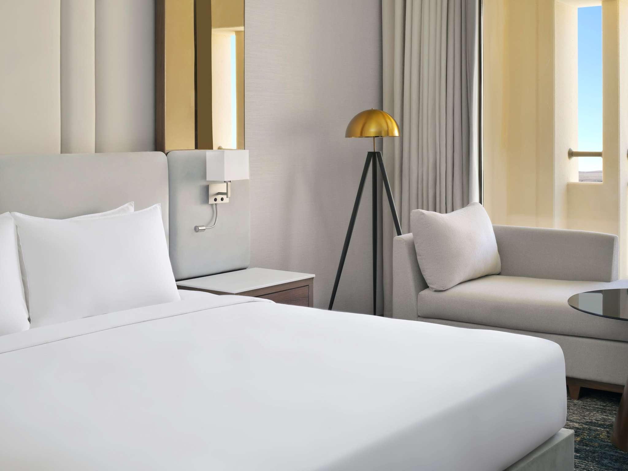 Twin Deluxe Pool View