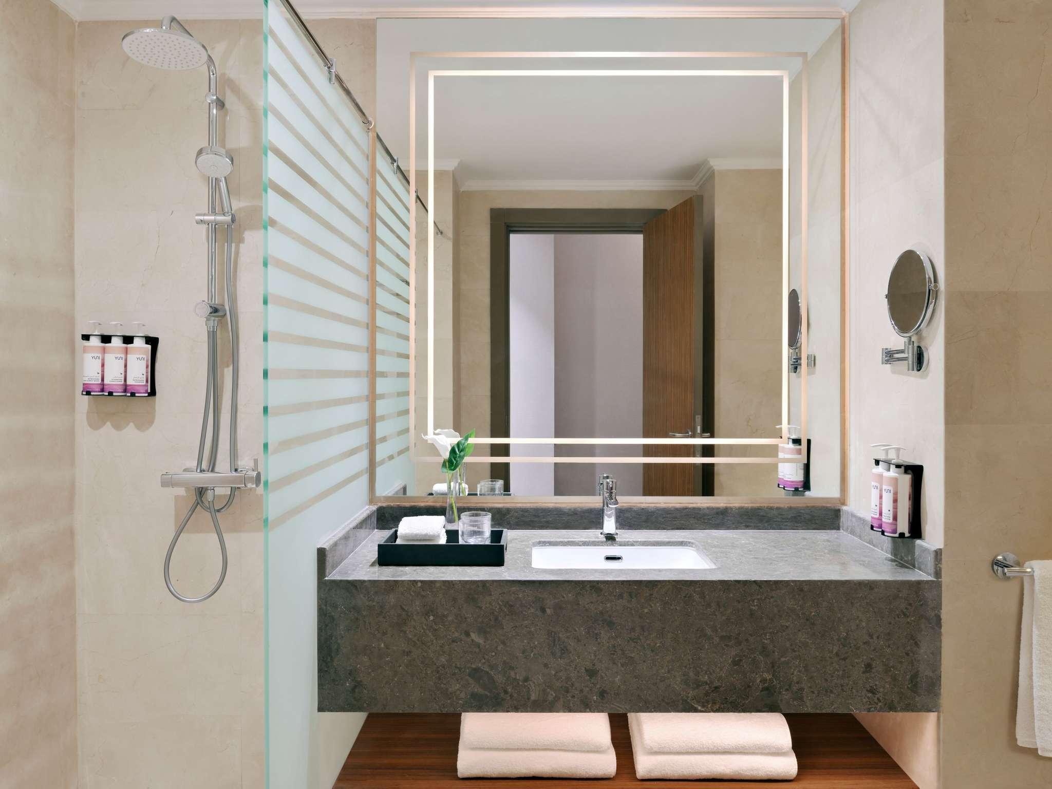 Double Superior Queen Bed