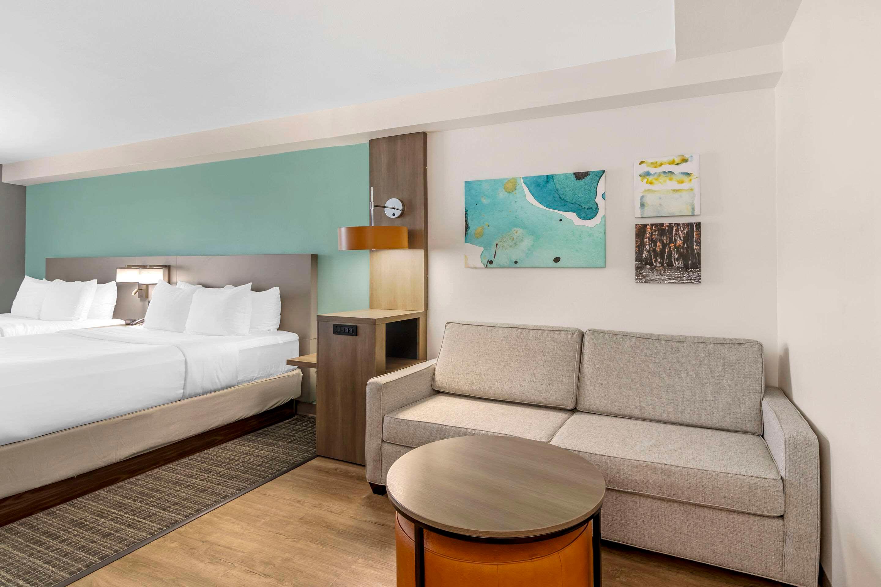 Suite Two Queen Beds Non Smoking