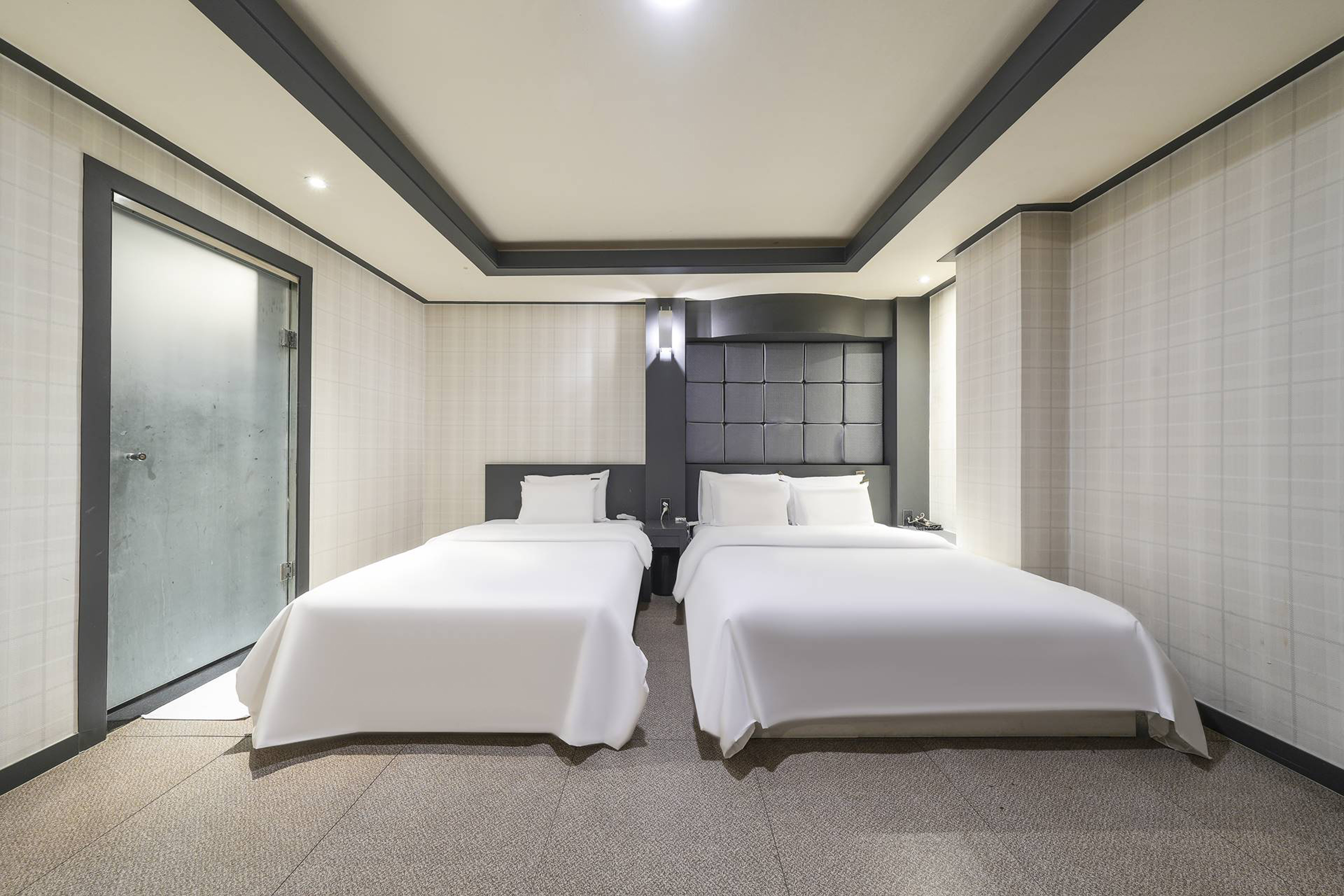 Twin One Bedroom One Bathroom