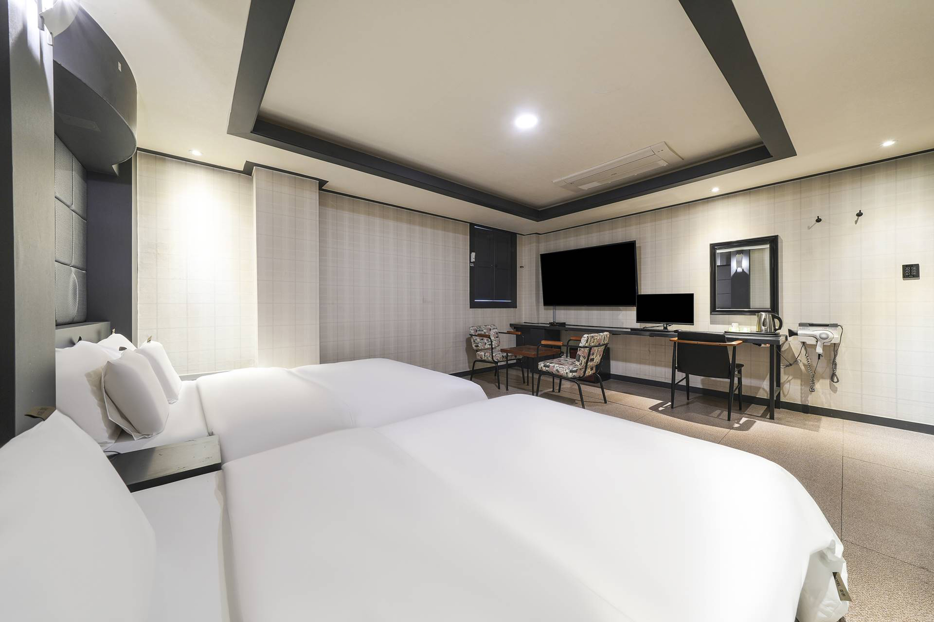 Twin One Bedroom One Bathroom