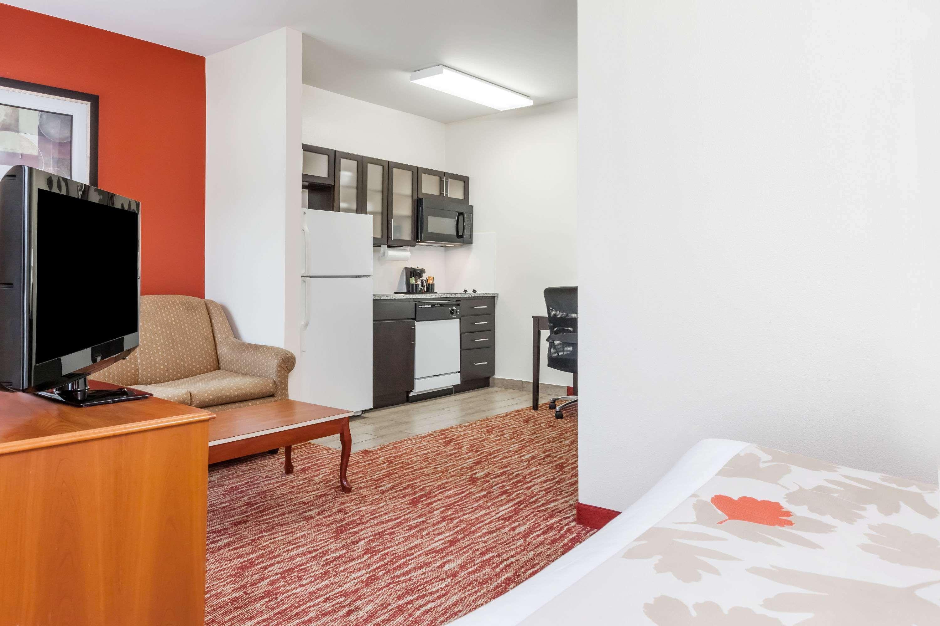 Suite Queen Size Bed