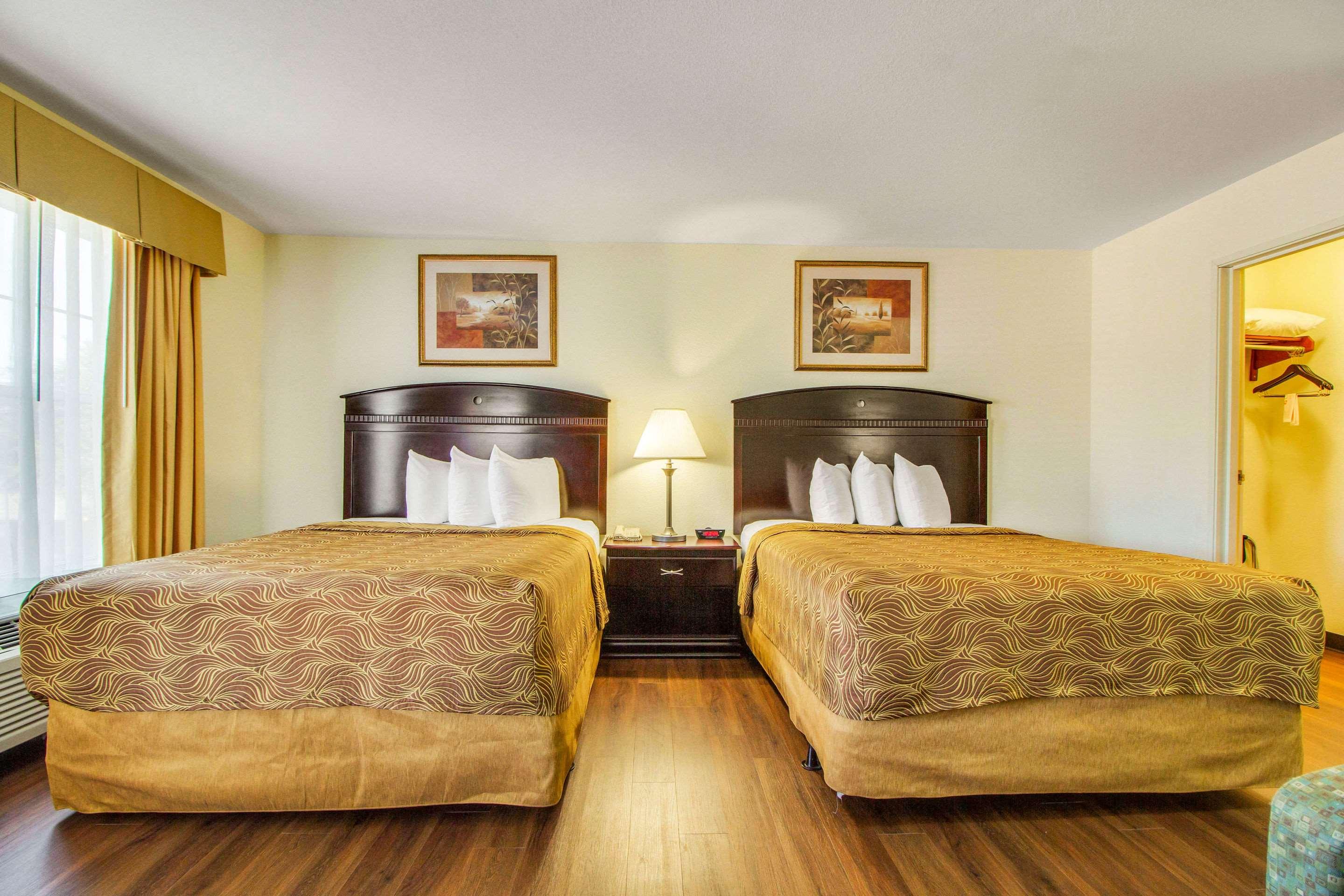 Suite Two Queen Beds Non Smoking