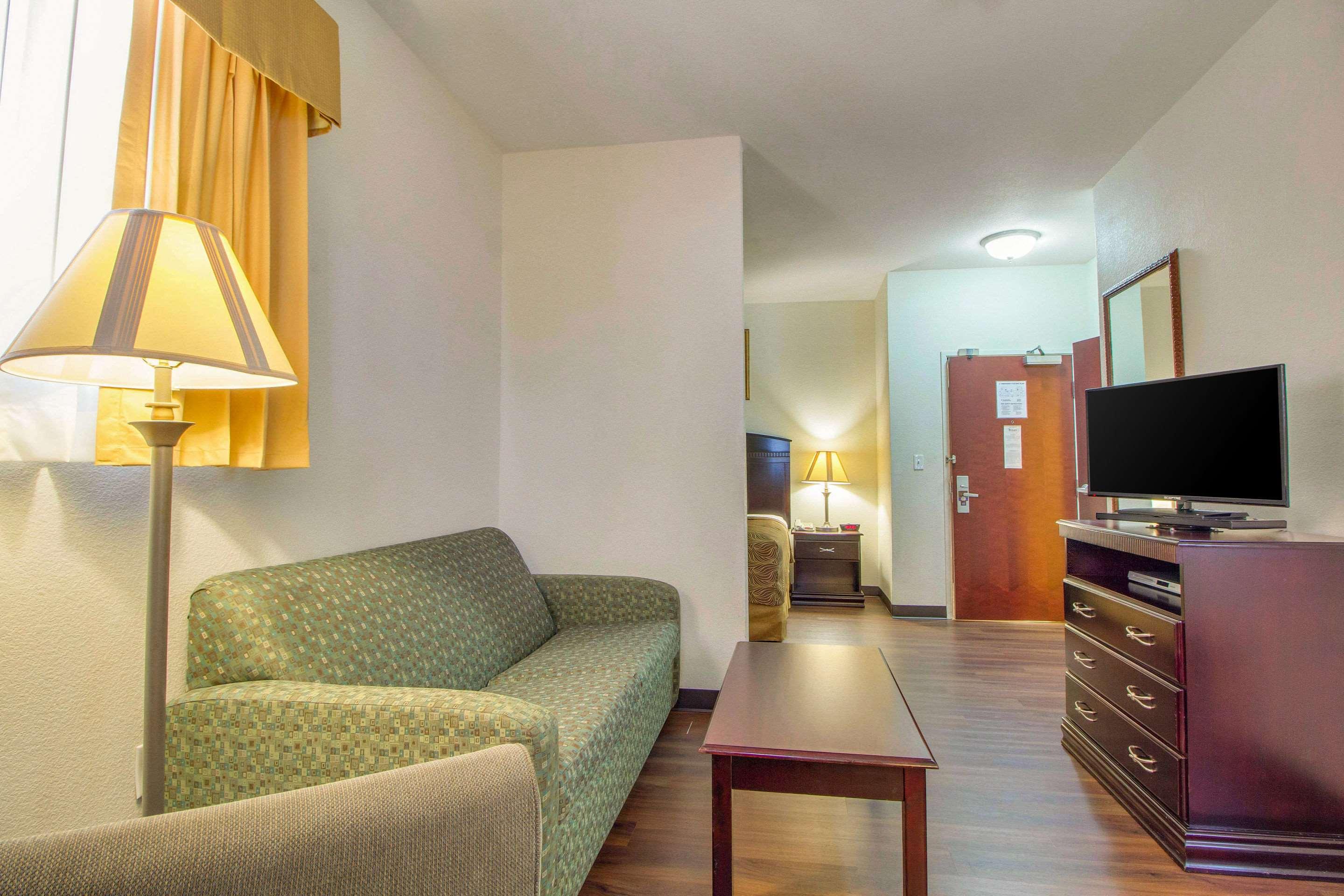 Suite Queen Size Bed