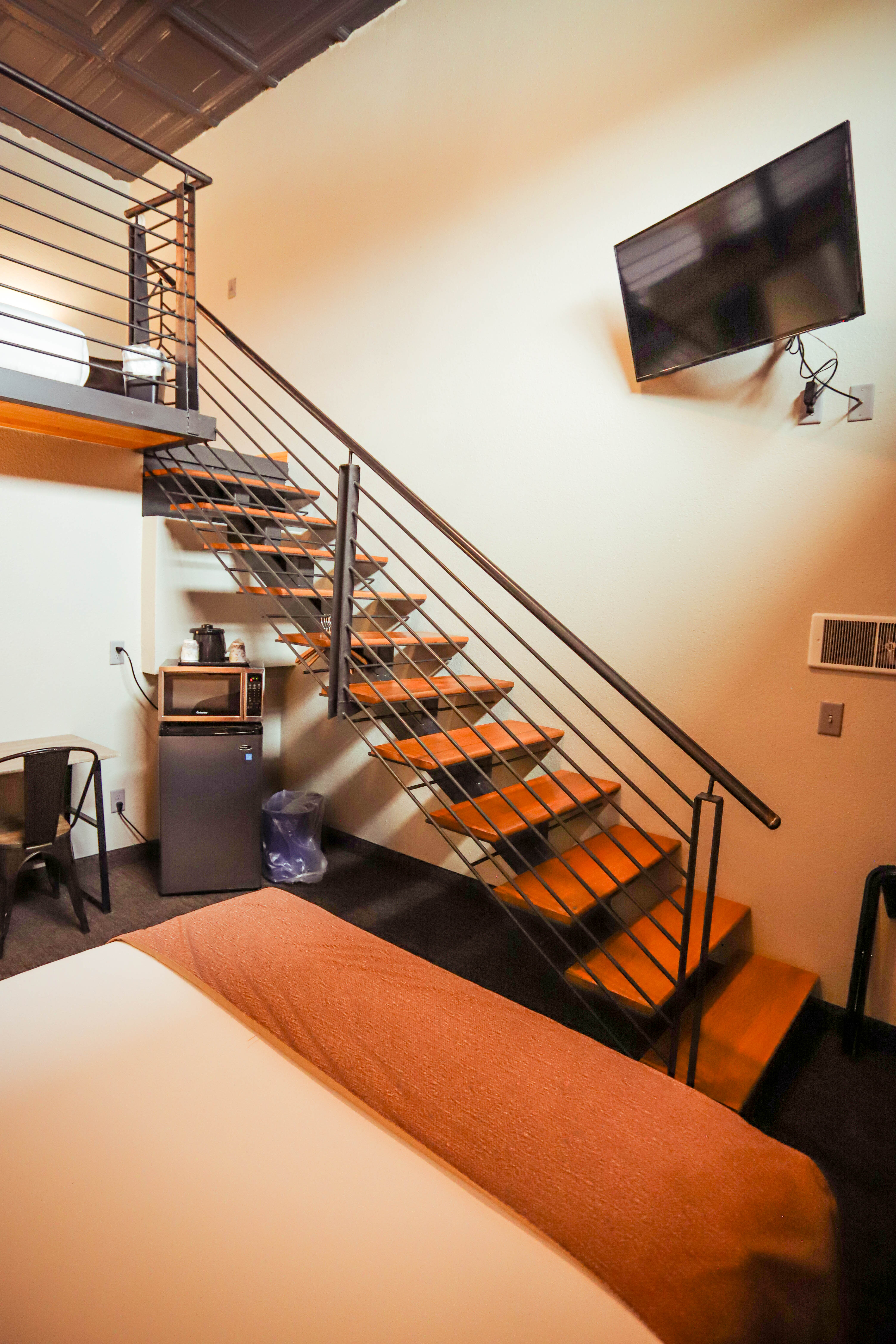 Double Single Deluxe Queen Bed