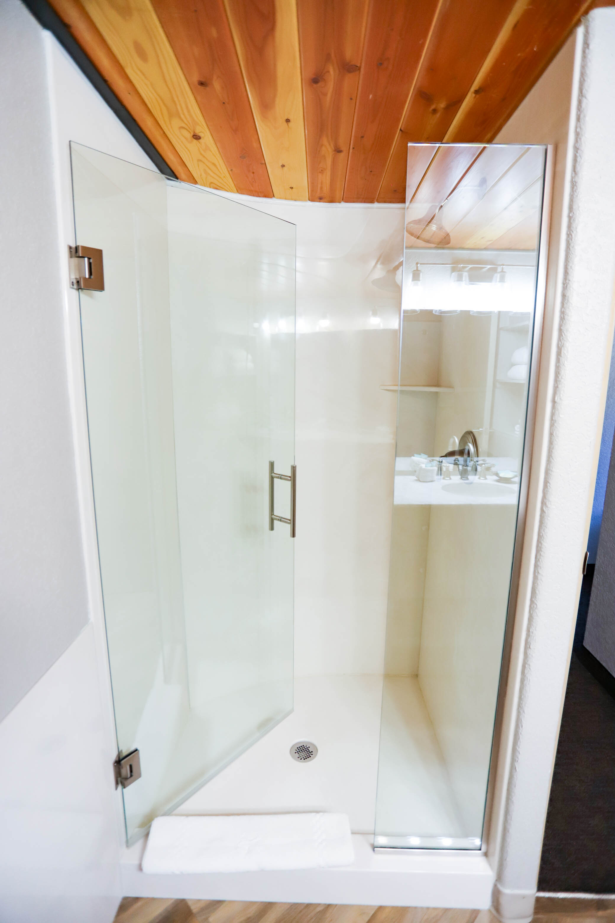 Double Single Deluxe Queen Bed