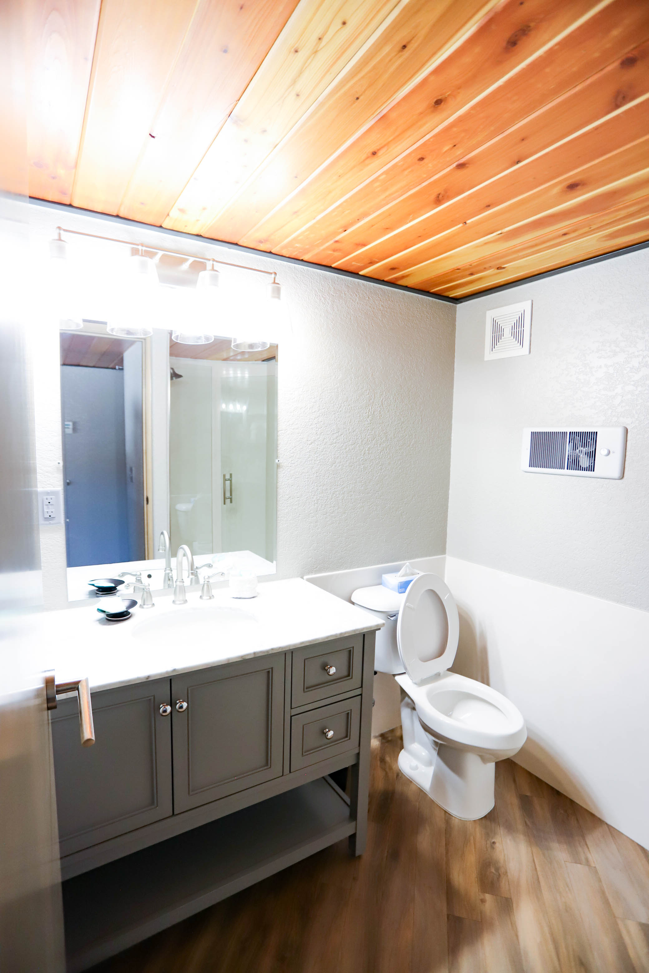 Double Single Deluxe Queen Bed