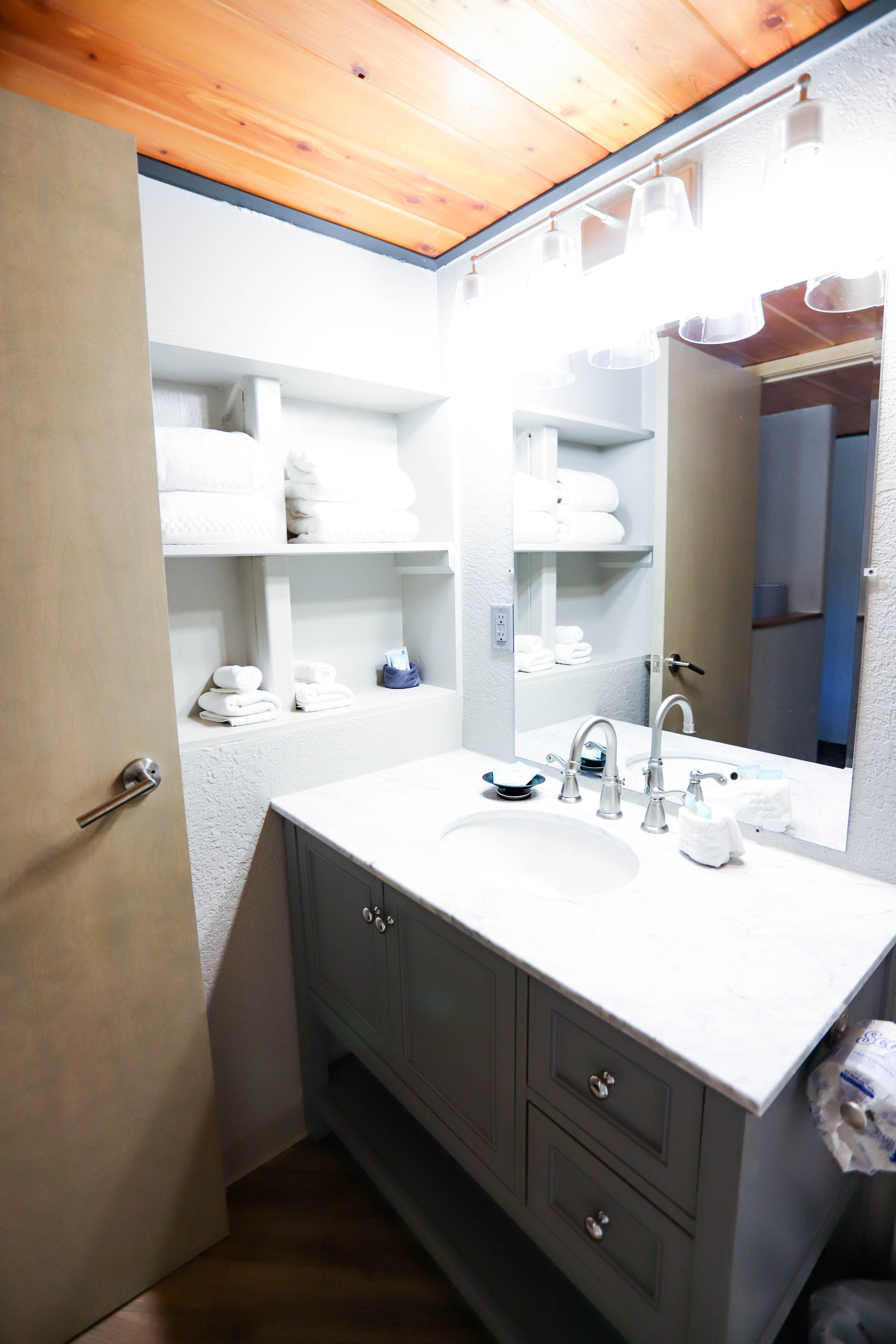 Double Single Deluxe Queen Bed