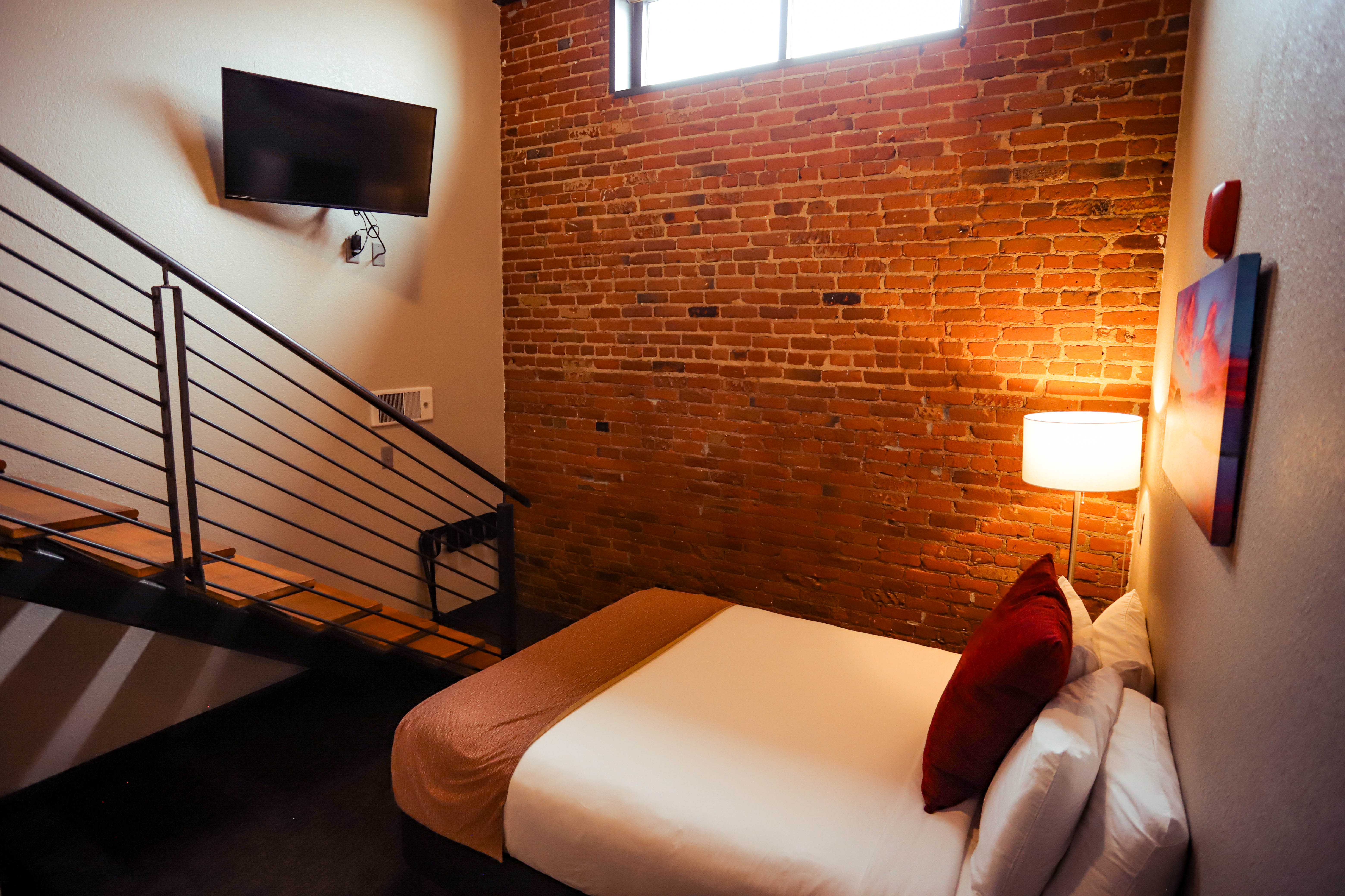 Double Single Deluxe Queen Bed