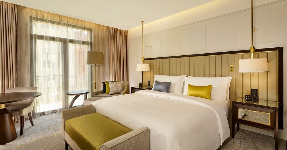 Double Deluxe One Bed