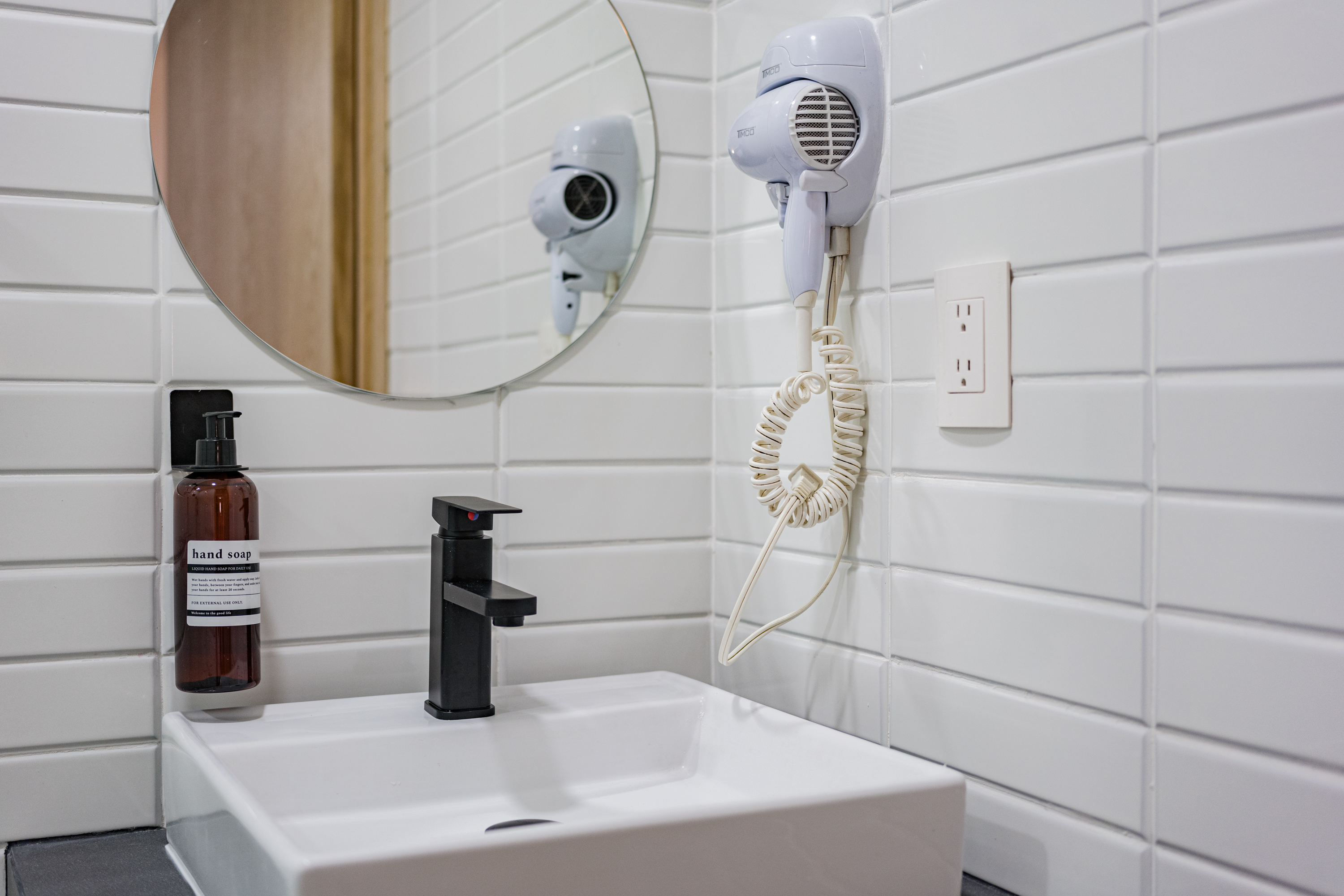 Double Single Deluxe Queen Bed