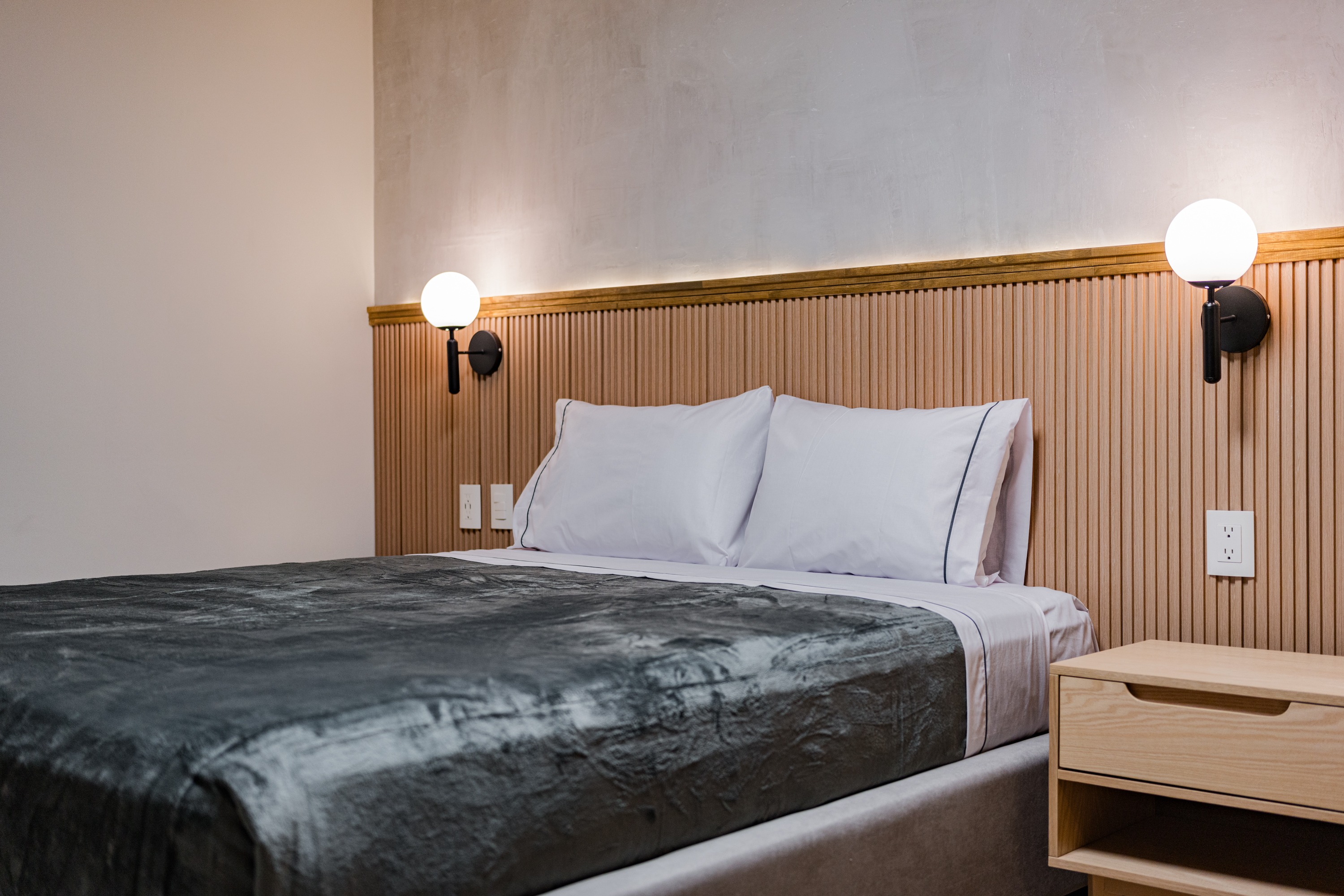 Double Single Deluxe Queen Bed