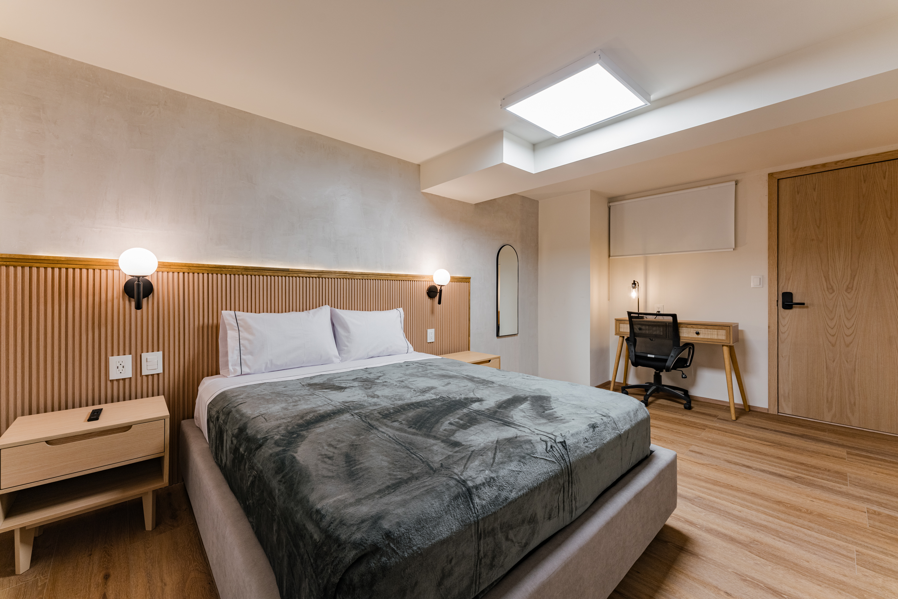 Double Single Deluxe Queen Bed