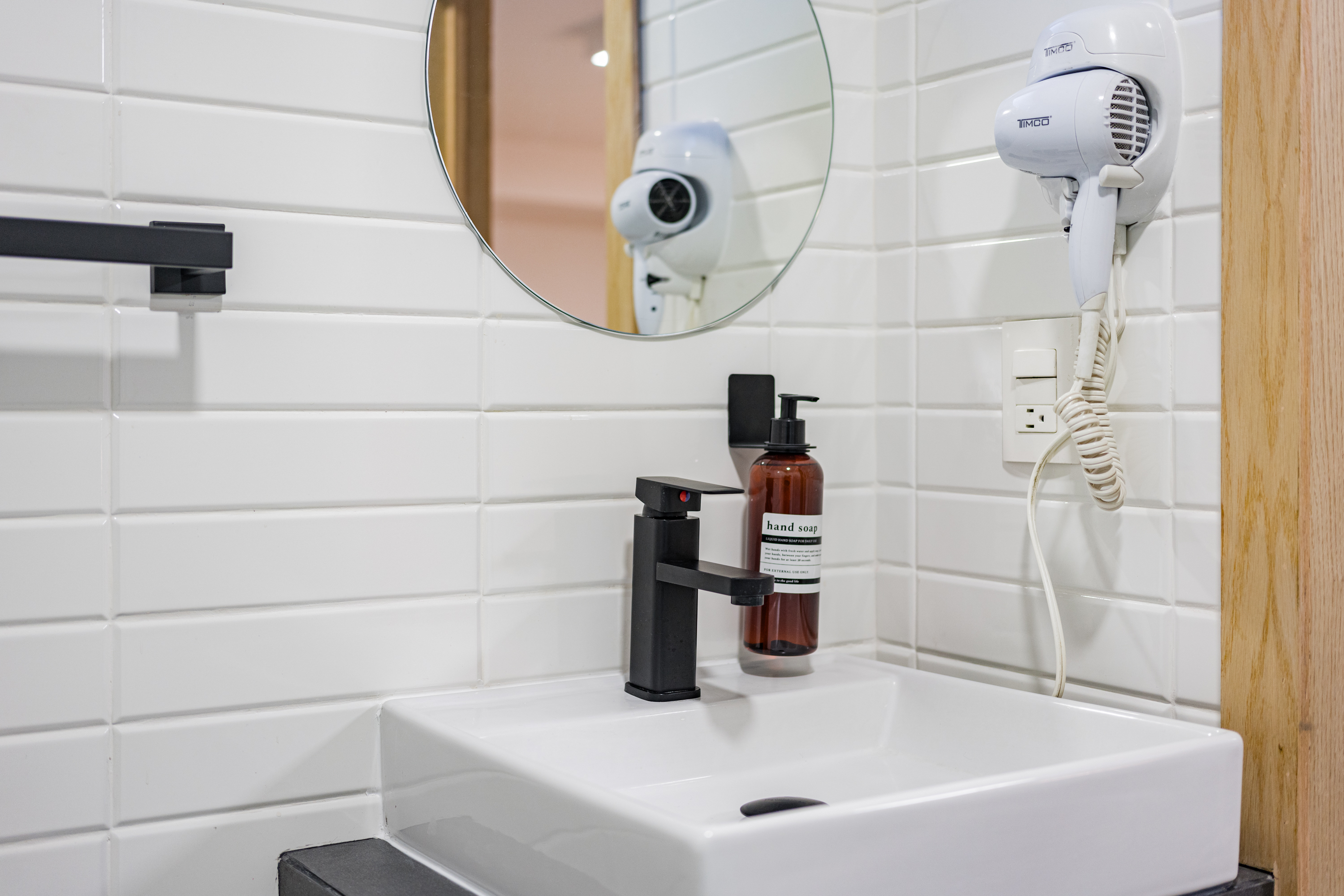 Single Deluxe Queen Bed