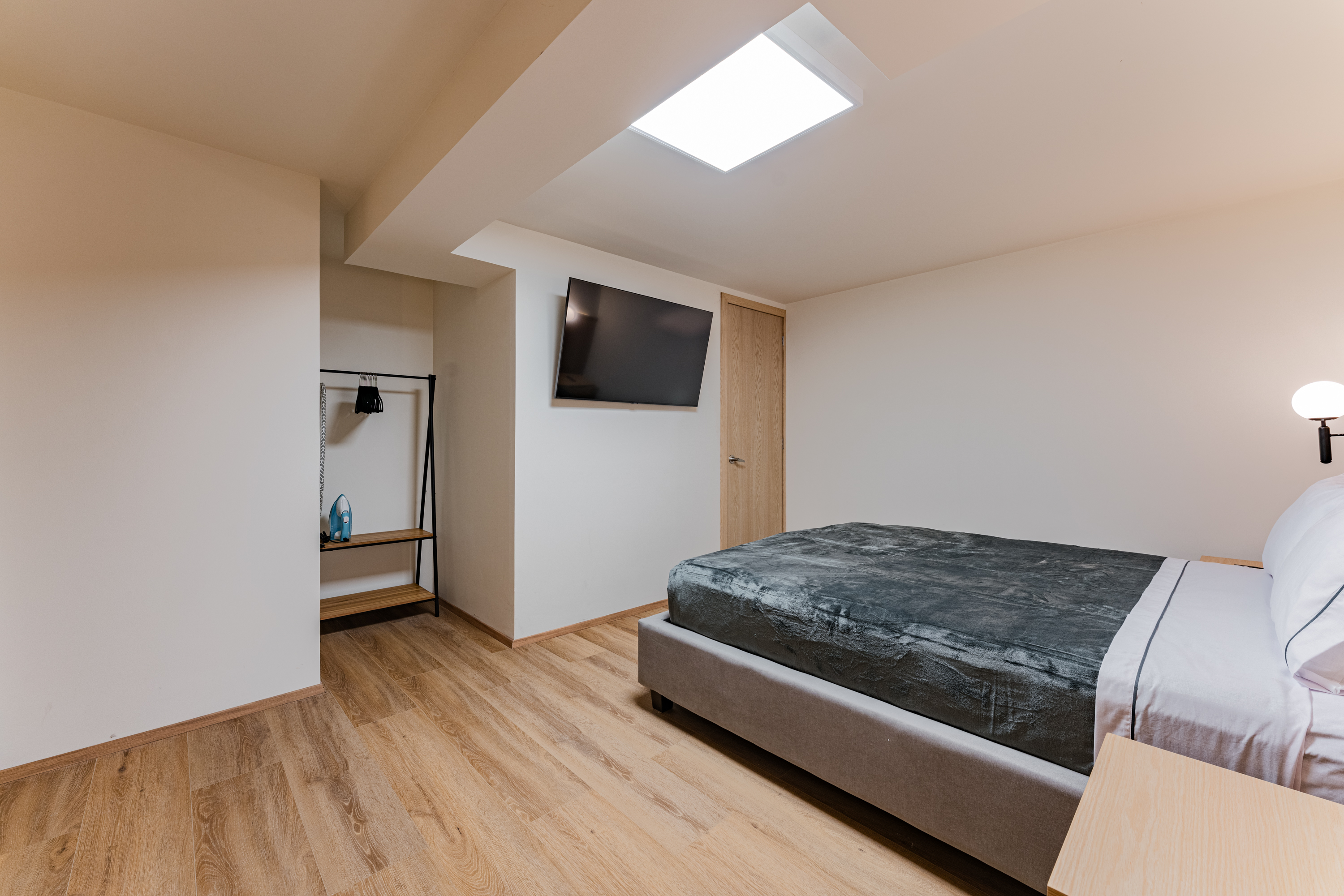 Double Single Deluxe Queen Bed