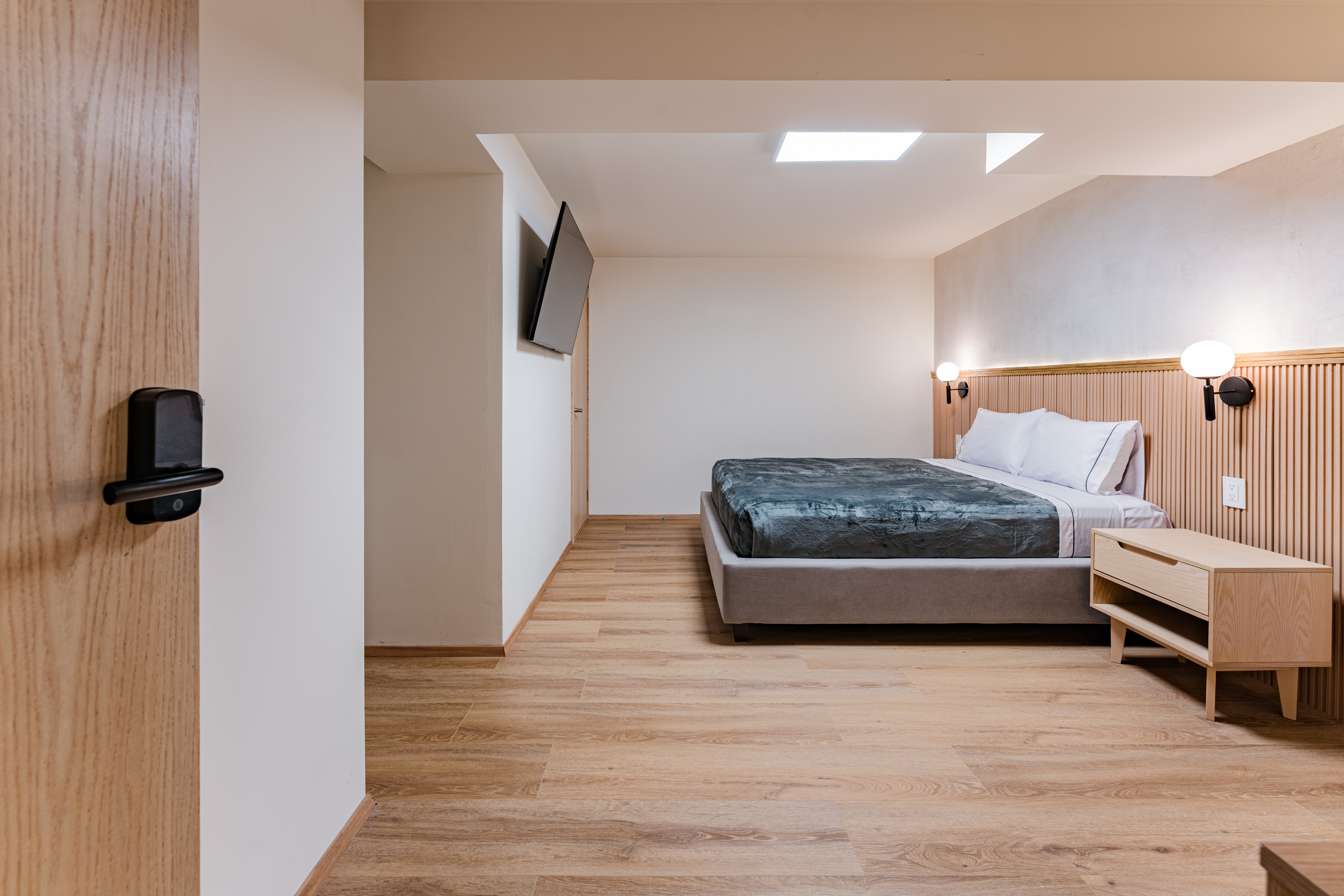 Double Single Deluxe Queen Bed