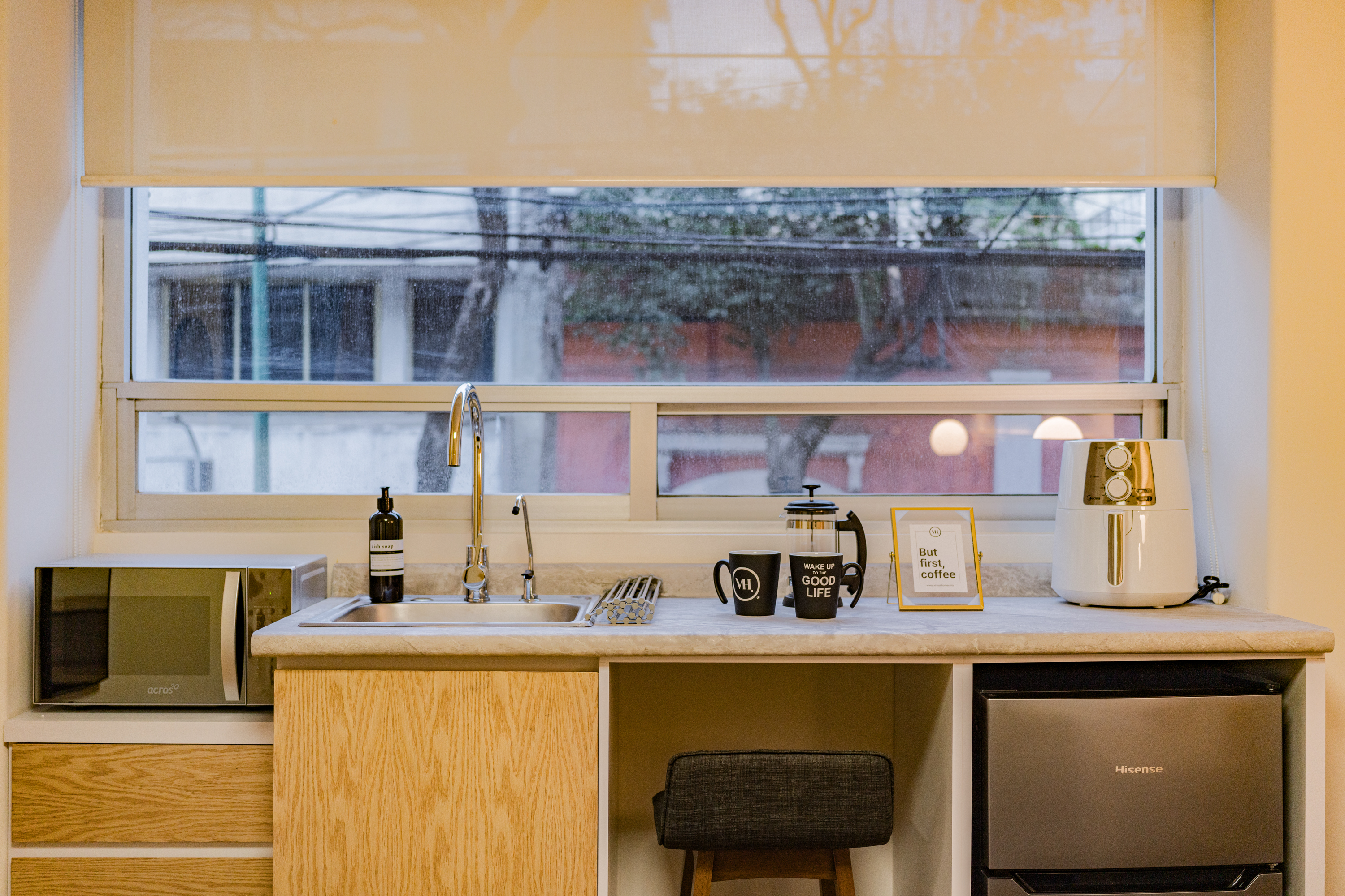 Single Deluxe Queen Bed