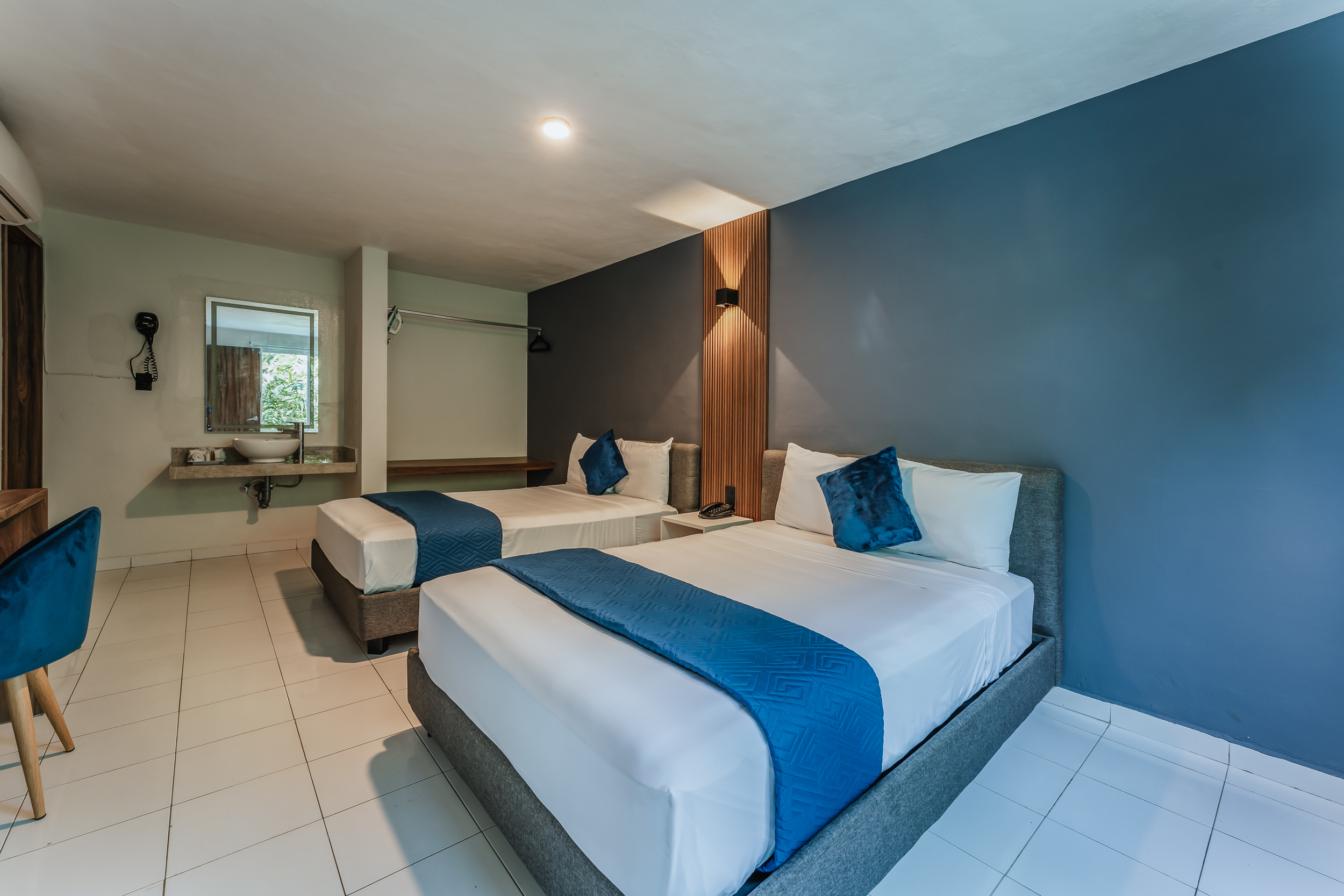 Double or Twin with Double Bed