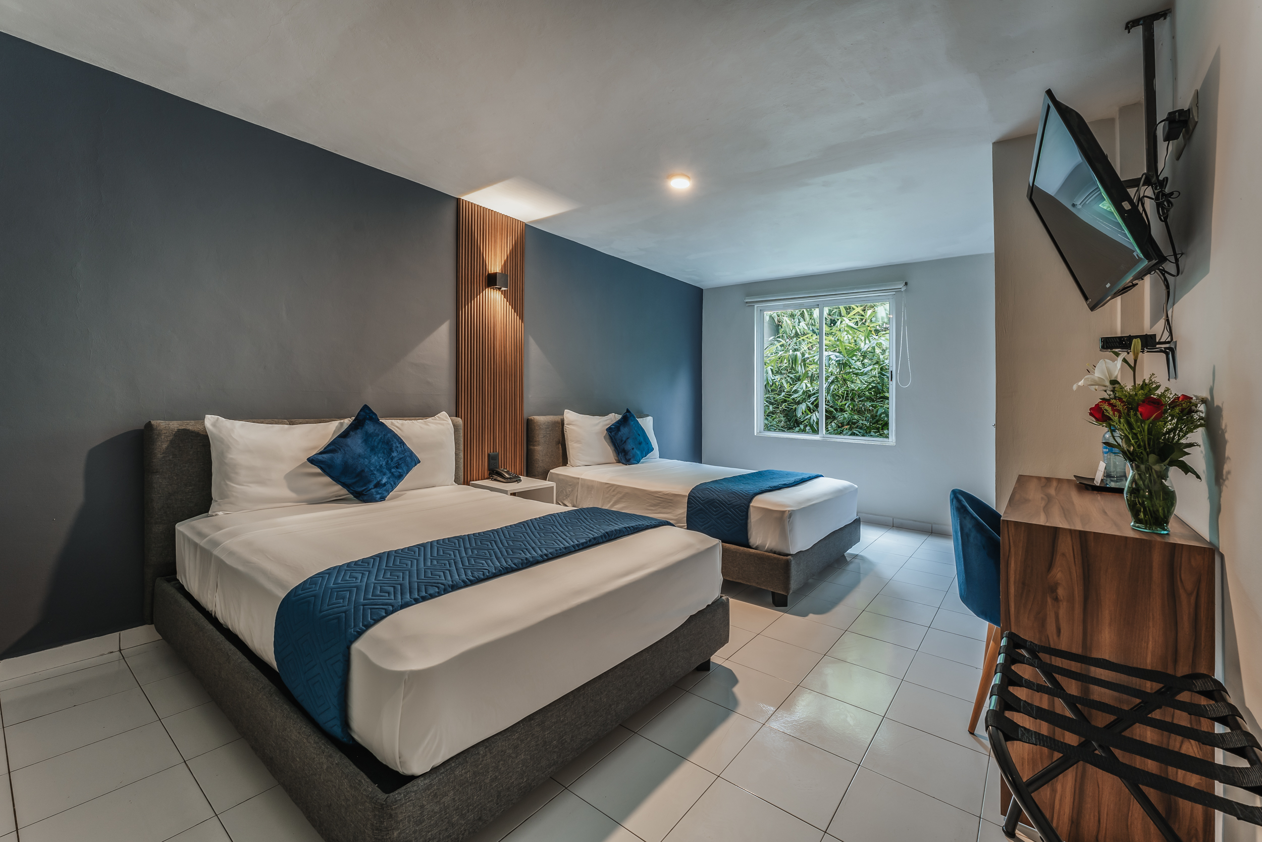 Double or Twin with Double Bed