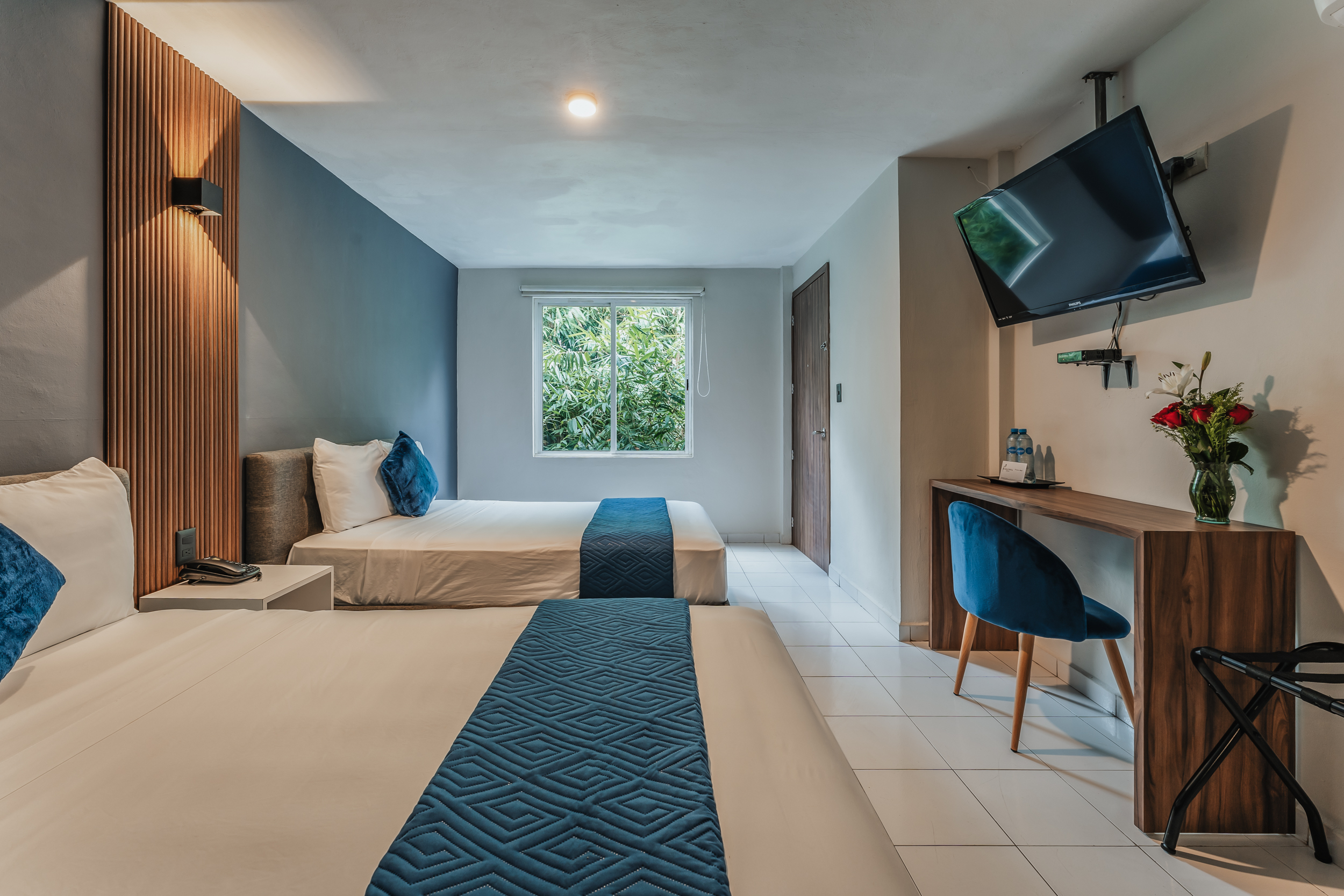 Double or Twin with Double Bed