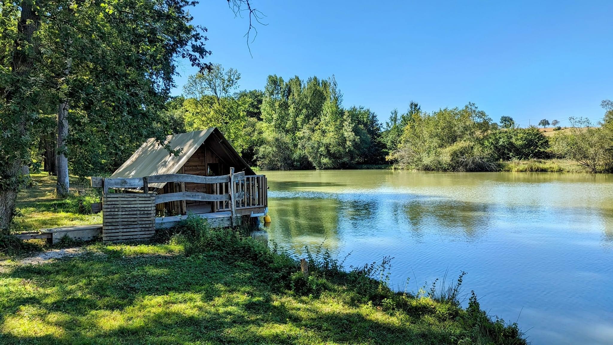 Cabin with Shared Bathroom with Views