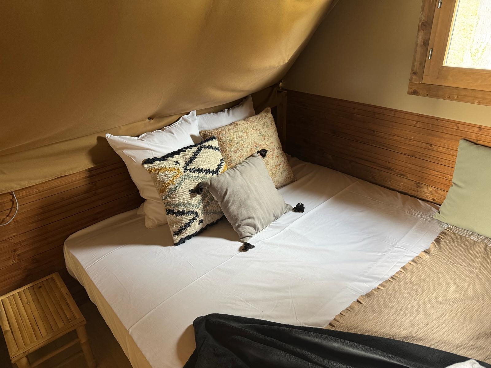 Cabin with Shared Bathroom with Views