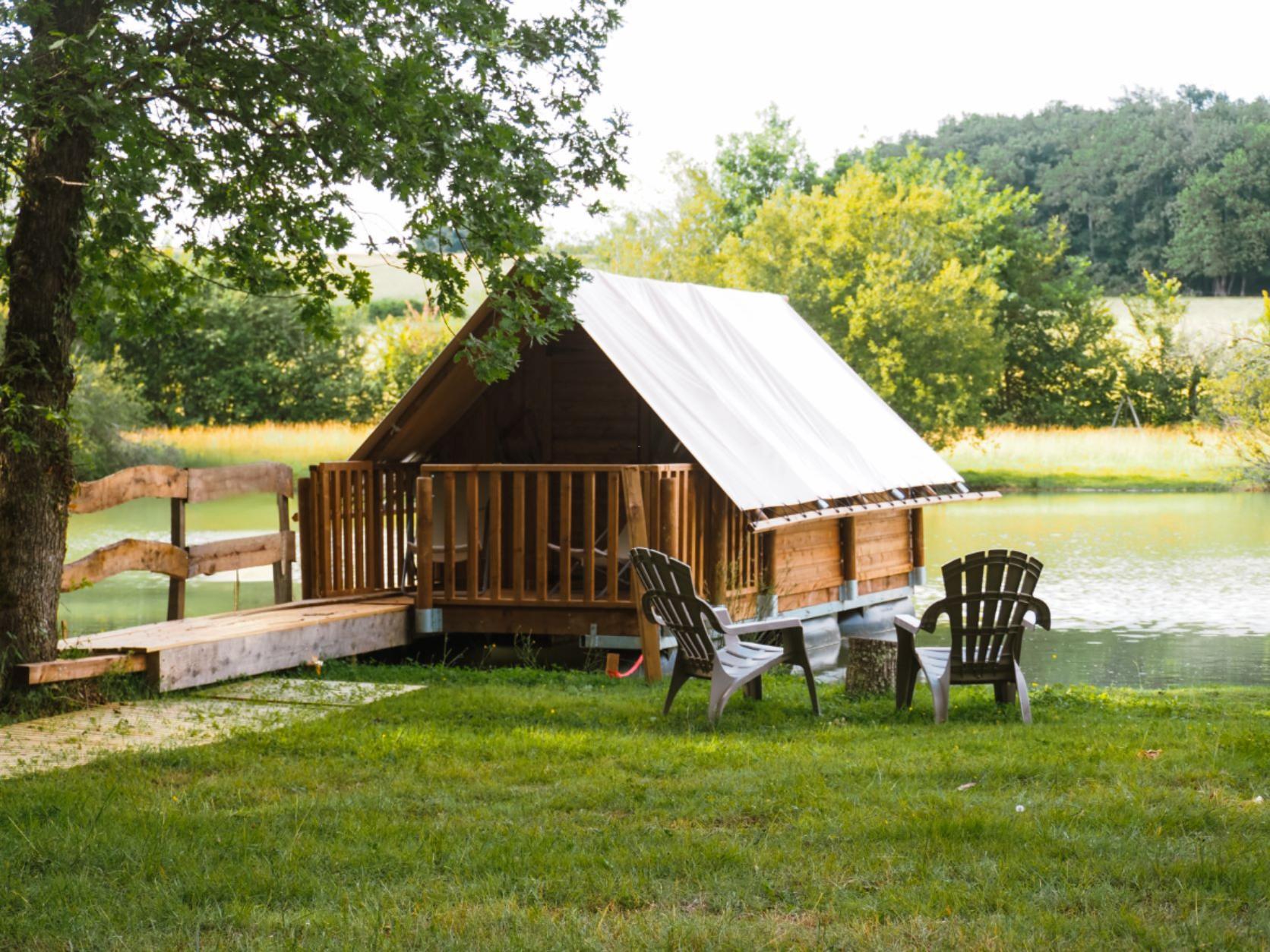 Cabin with Shared Bathroom with Views