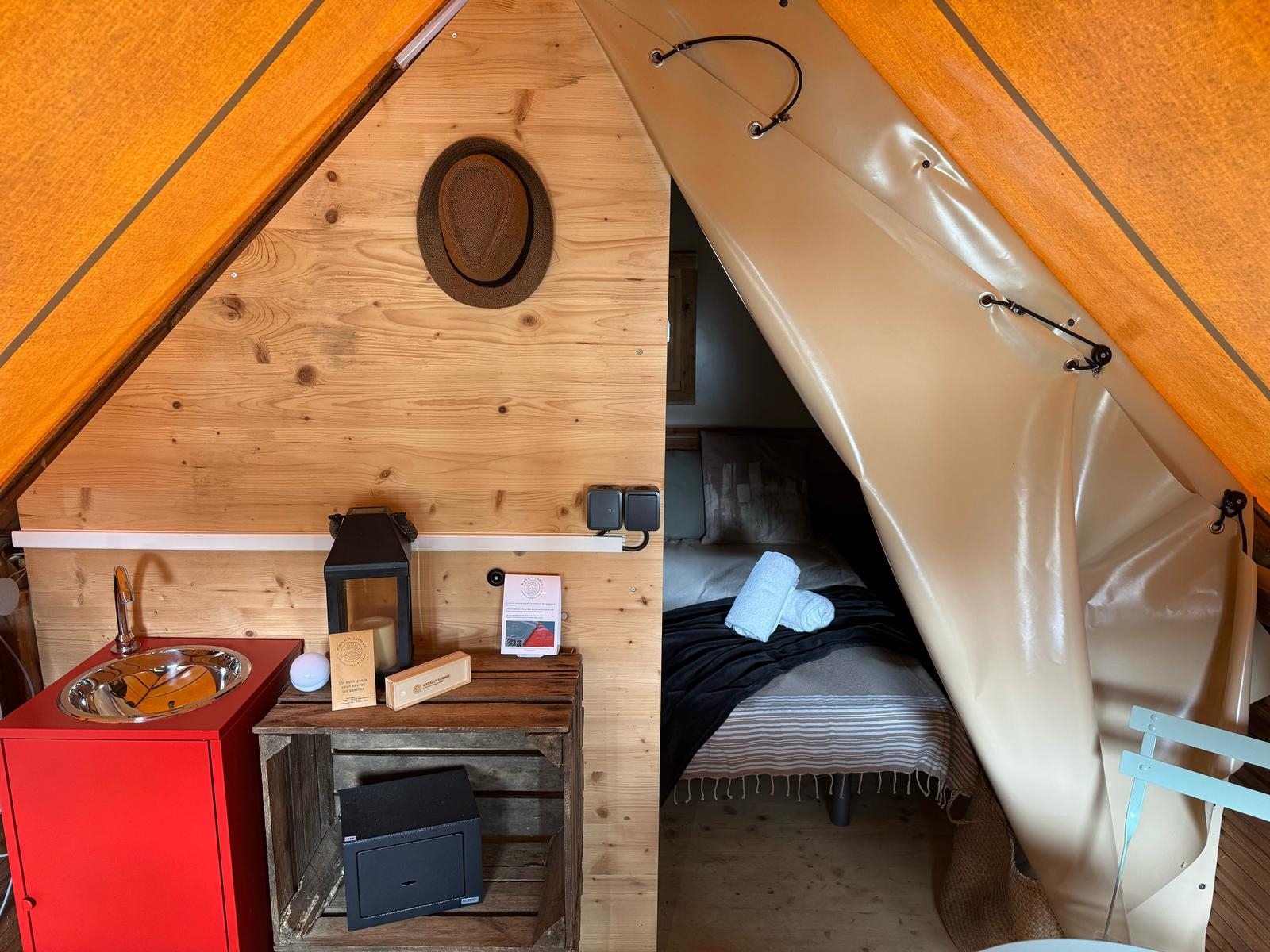 Cabin with Shared Bathroom with Views