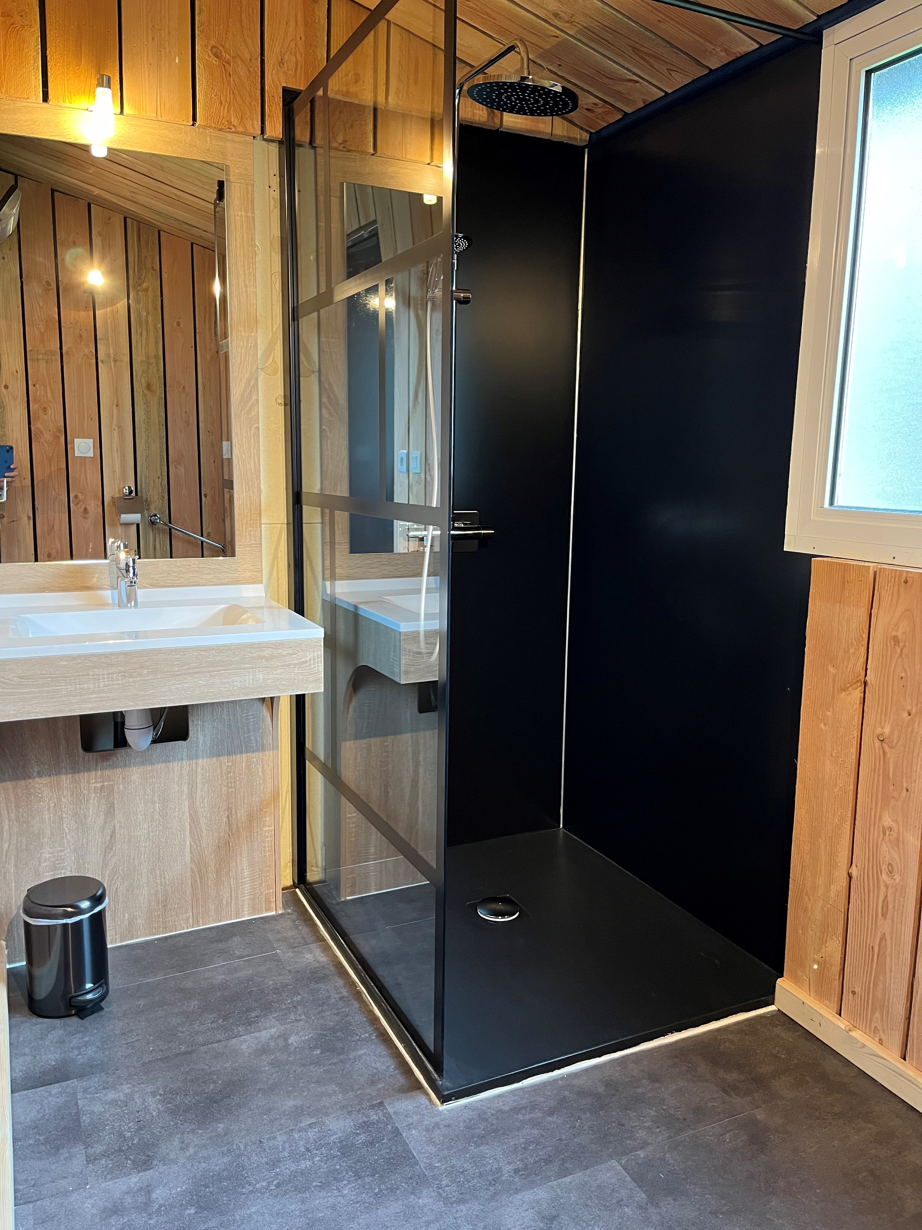 Double Deluxe One Bed