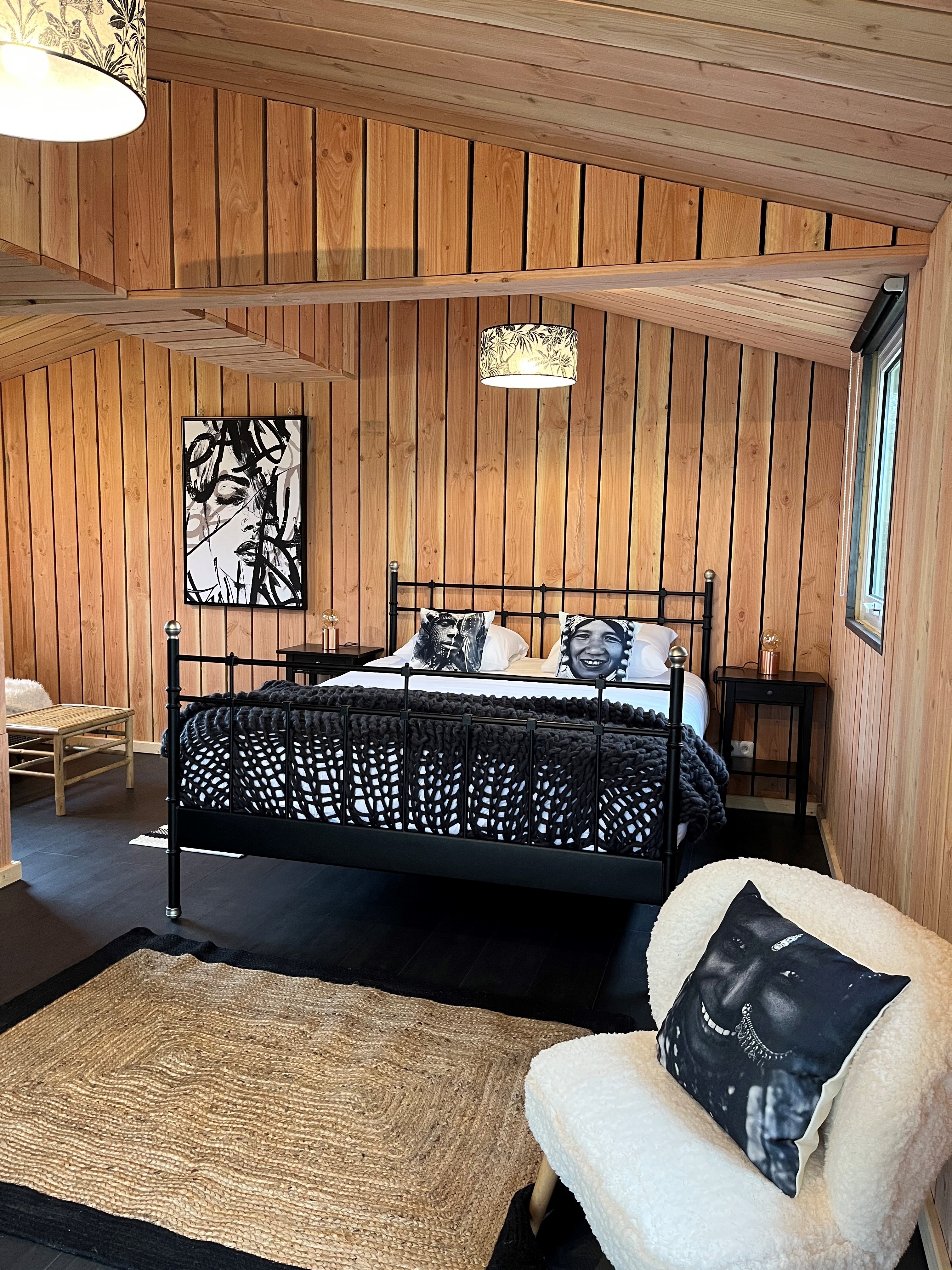 Double Deluxe One Bed