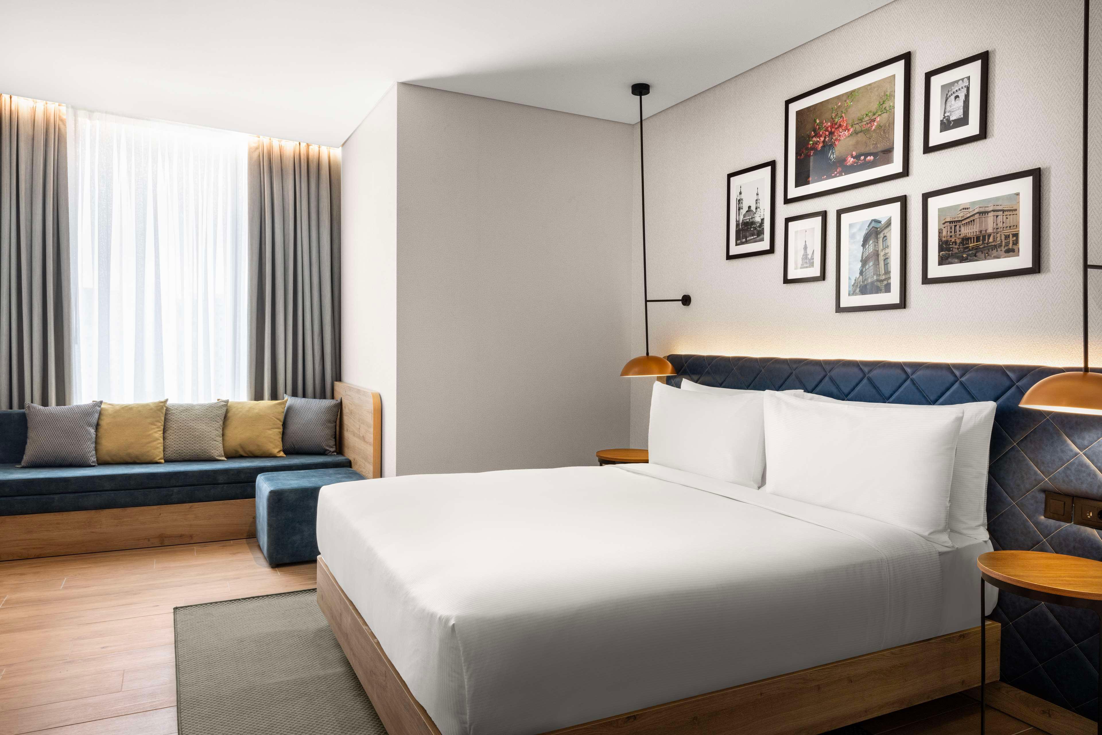 Double Deluxe King Bed