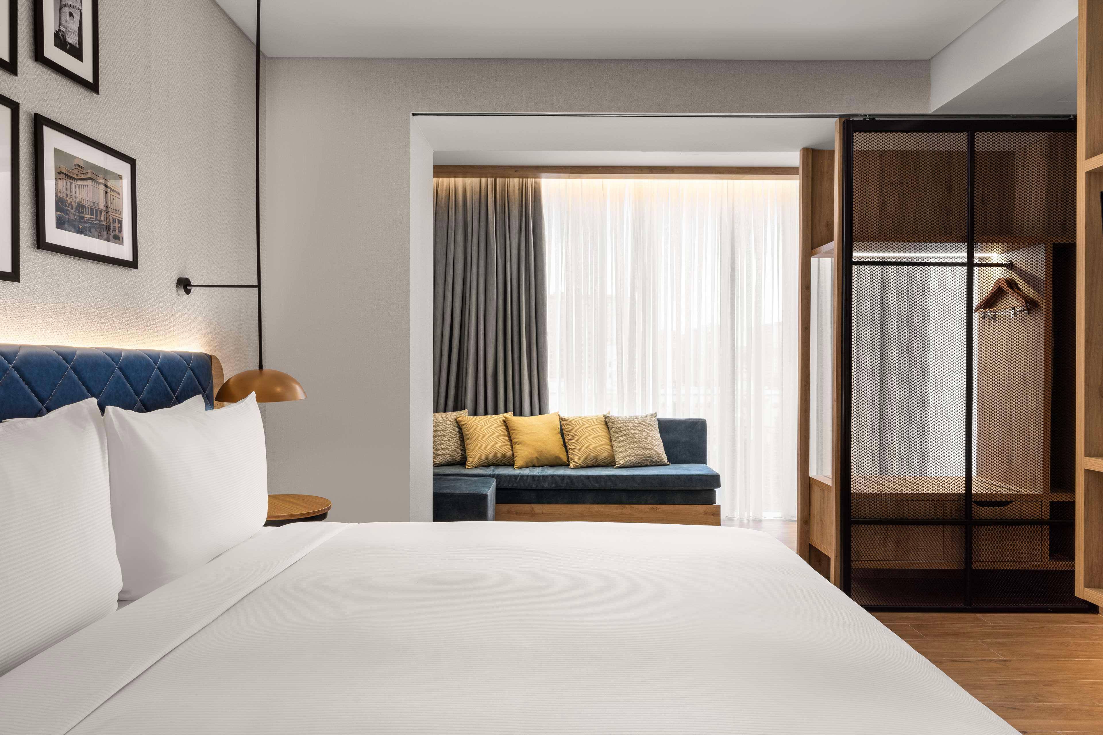 Double Deluxe King Bed