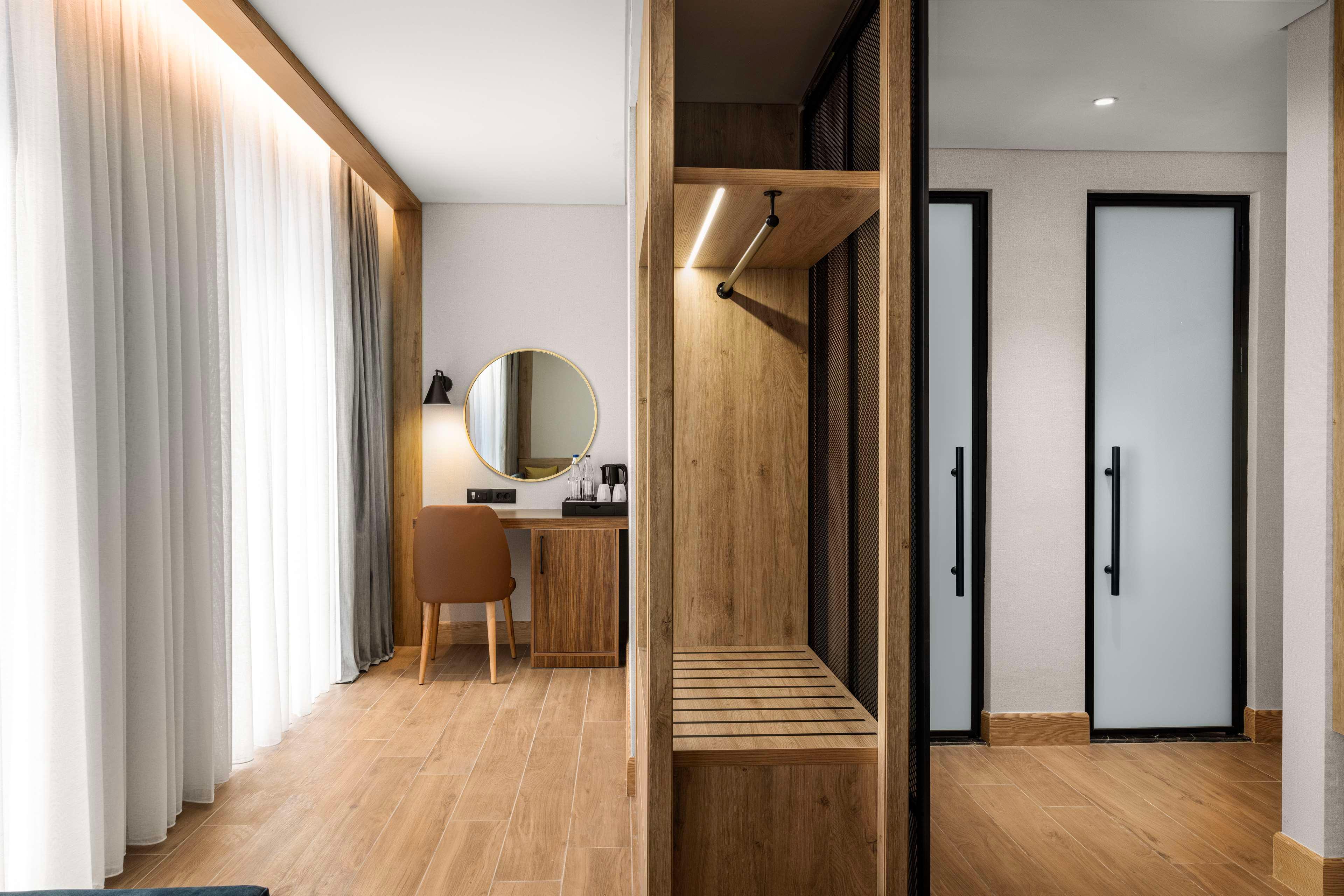 Double Deluxe King Bed