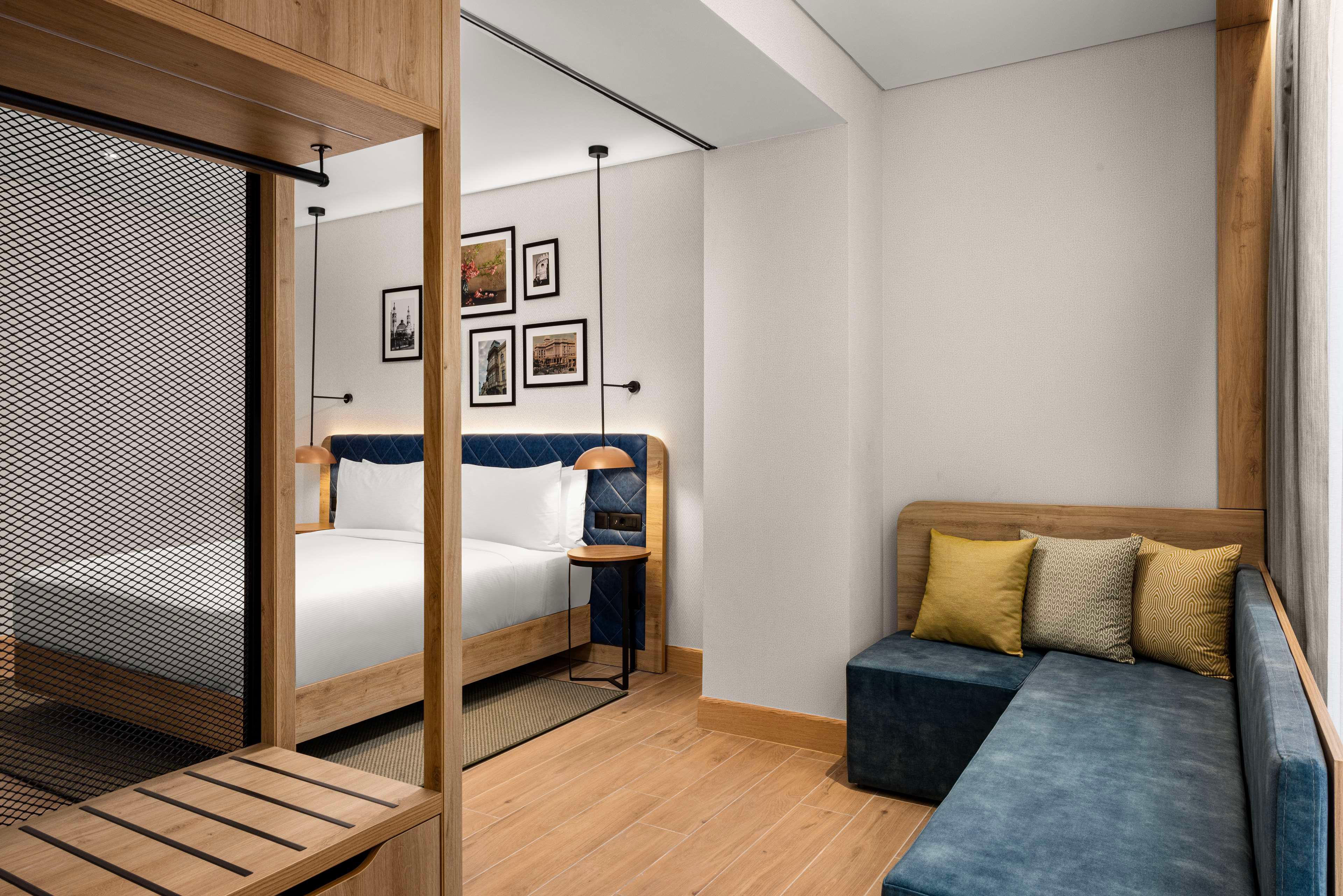 Double Deluxe King Bed