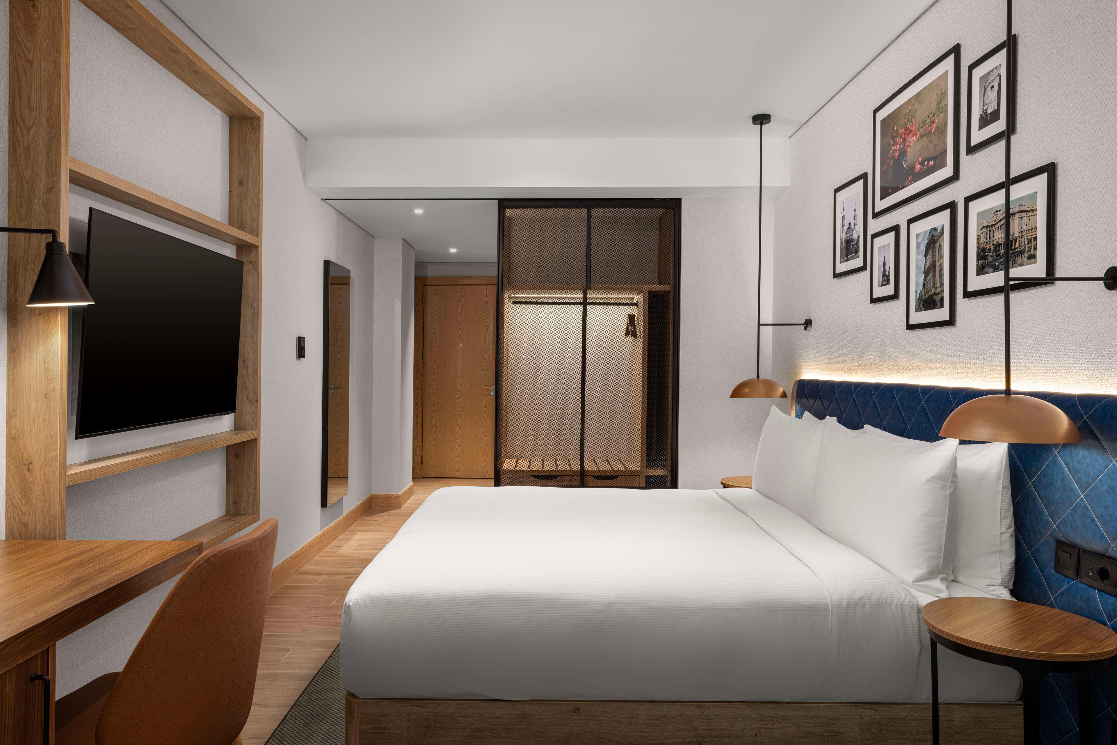 Double City View King Bed