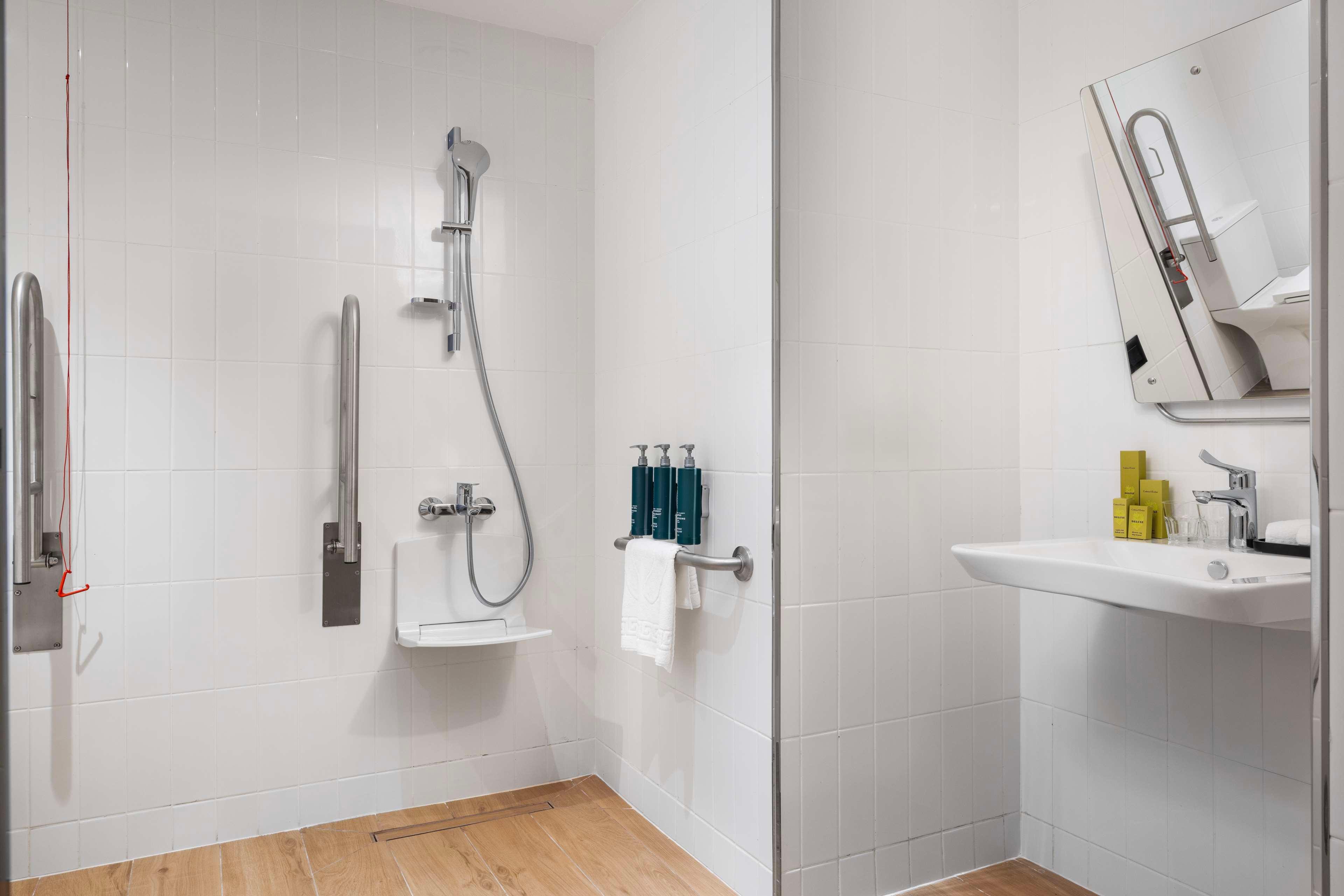 Double Accessible King Size Bed