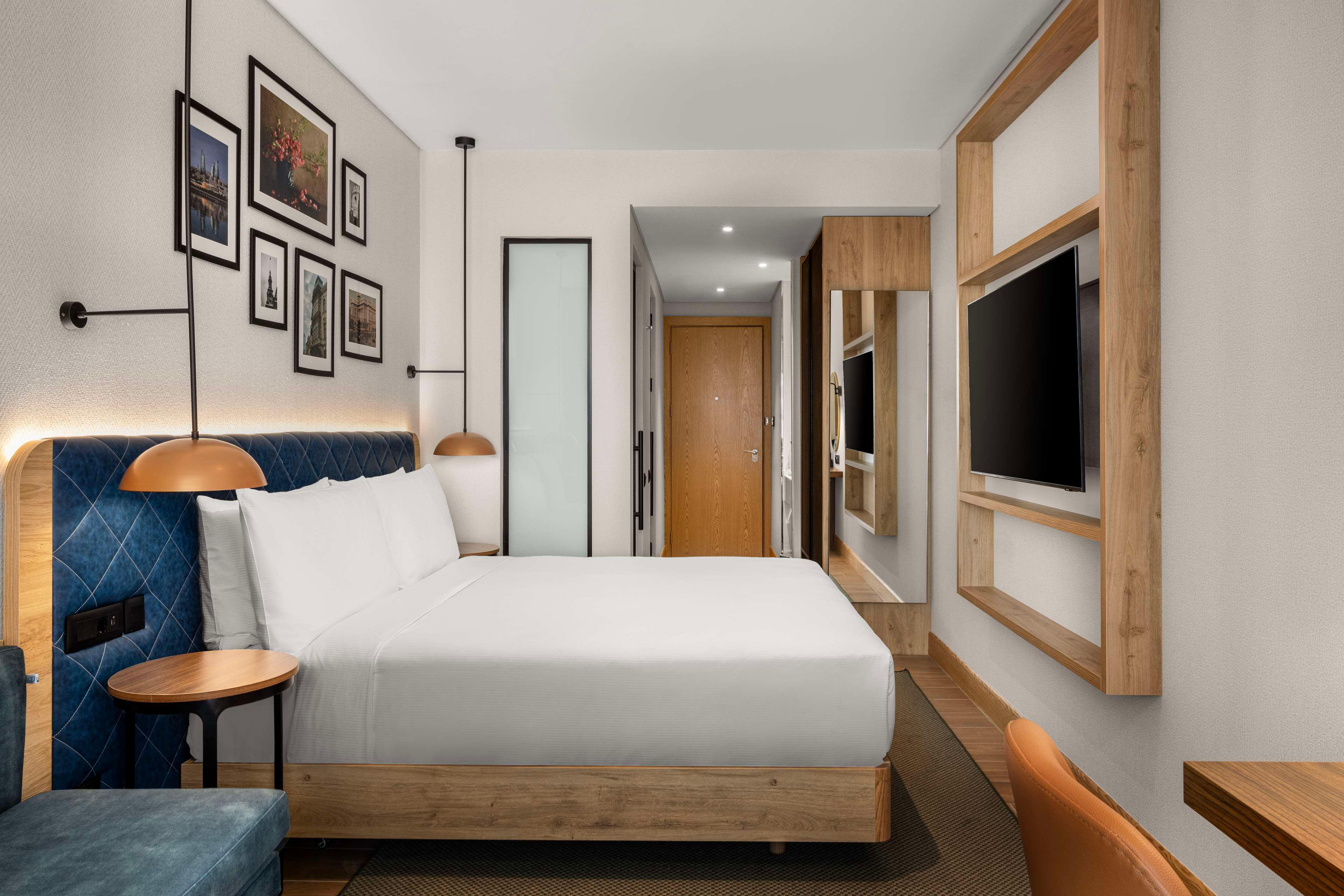 Double City View King Bed