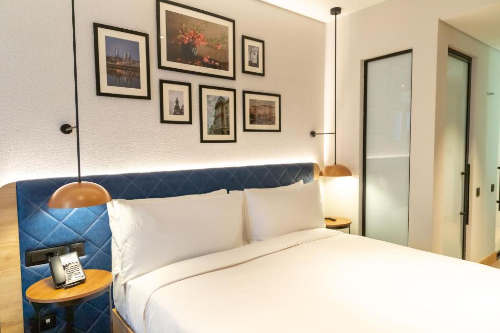 Double Accessible King Size Bed