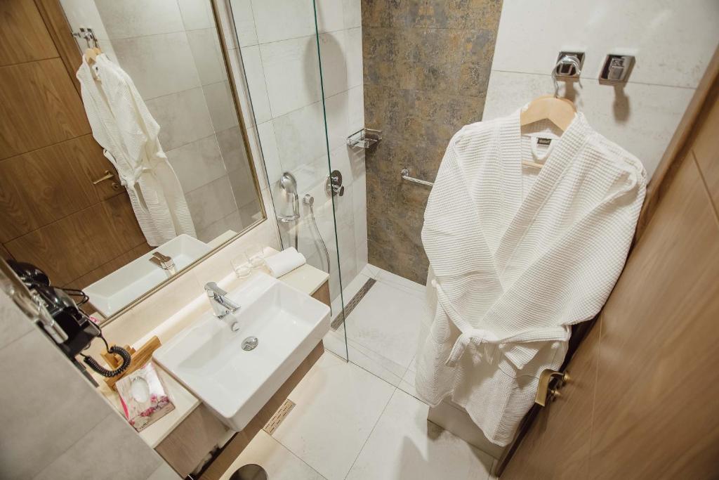 Double Accessible Superior