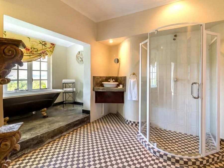 Suite Deluxe King Bed