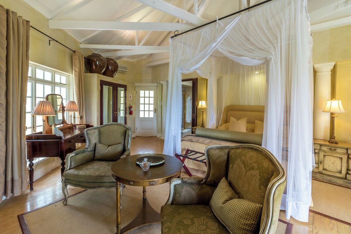 Suite Deluxe King Bed