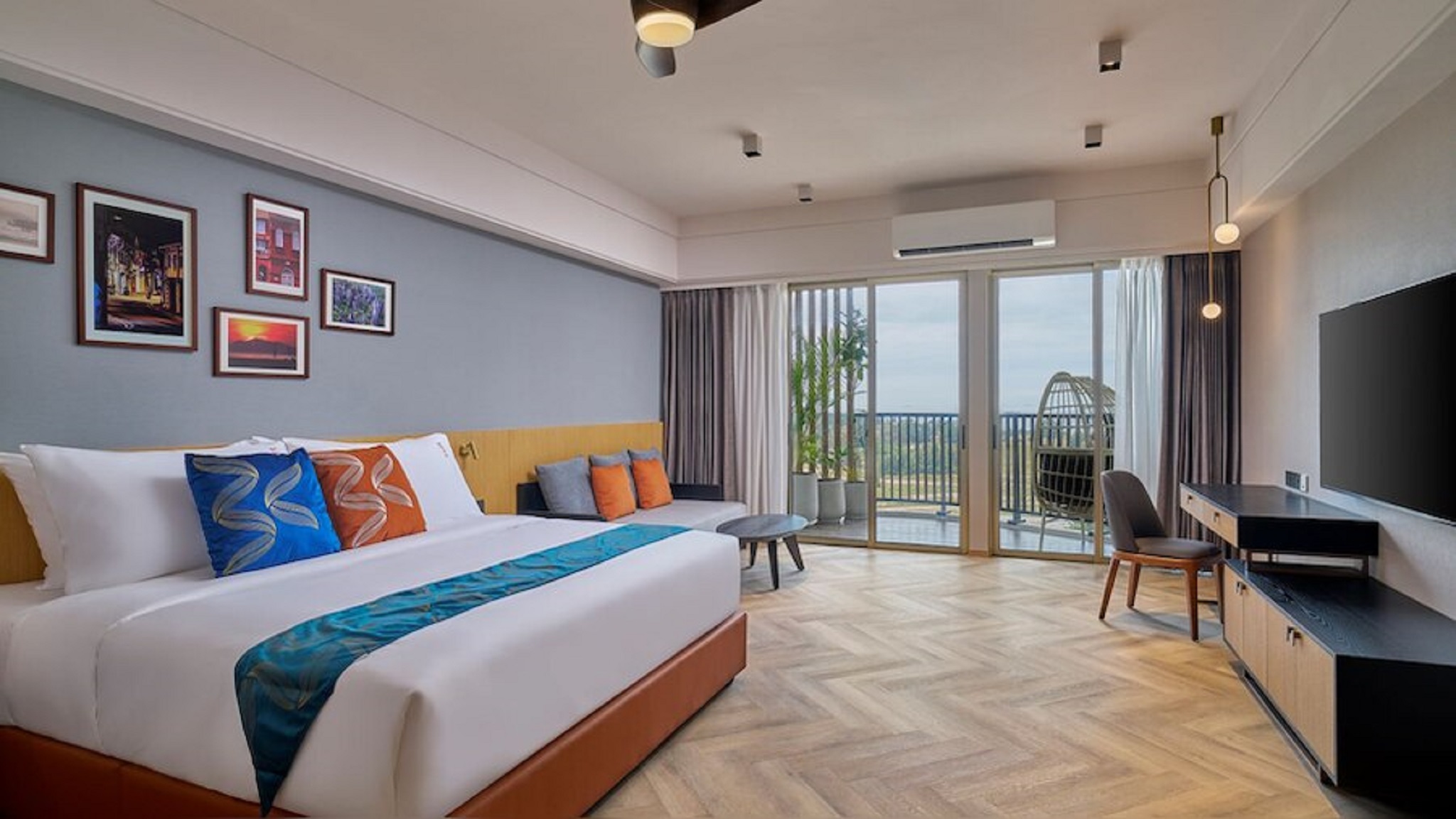 Suite Deluxe Pool View