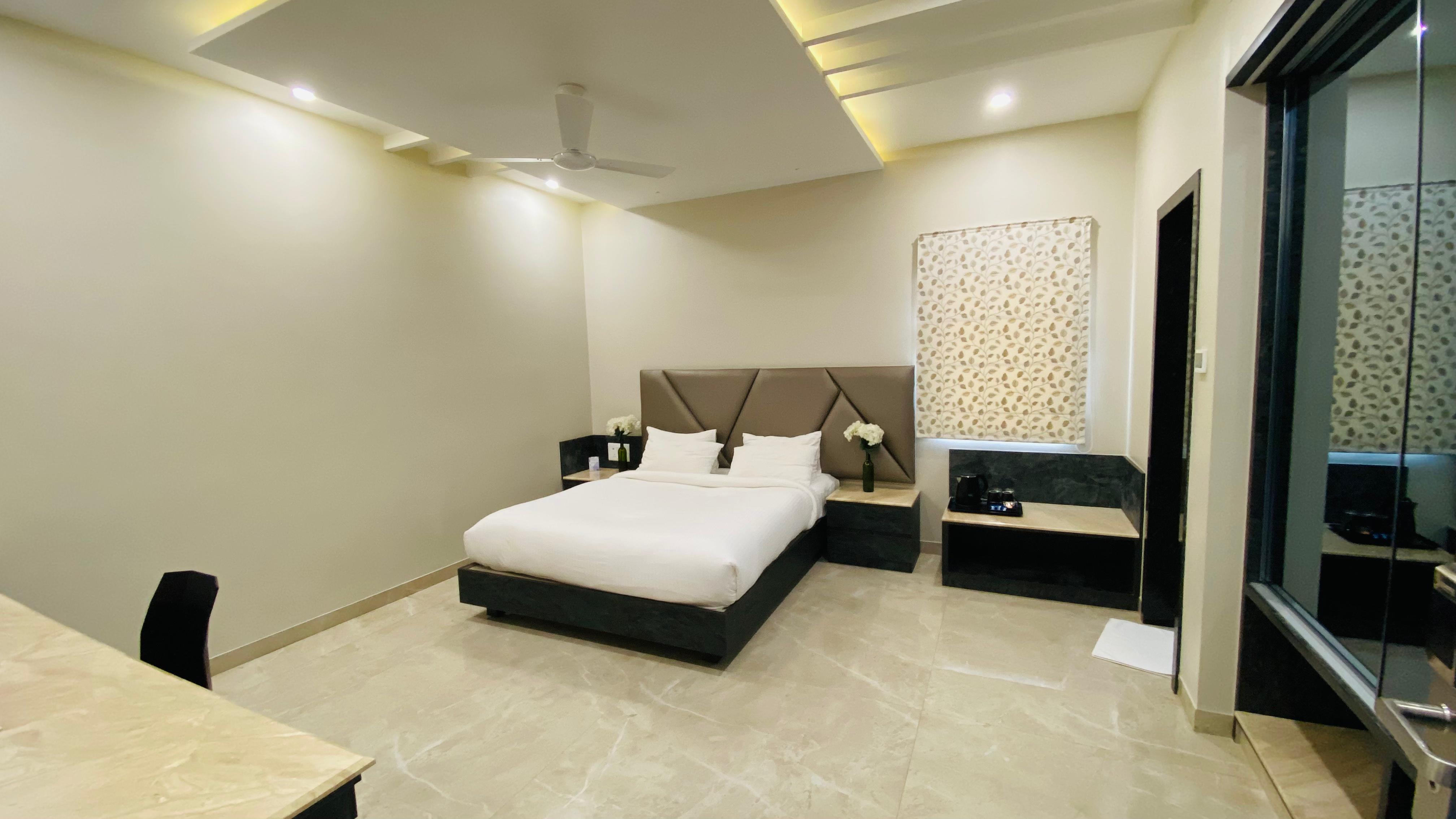 Double or Twin Deluxe King Bed